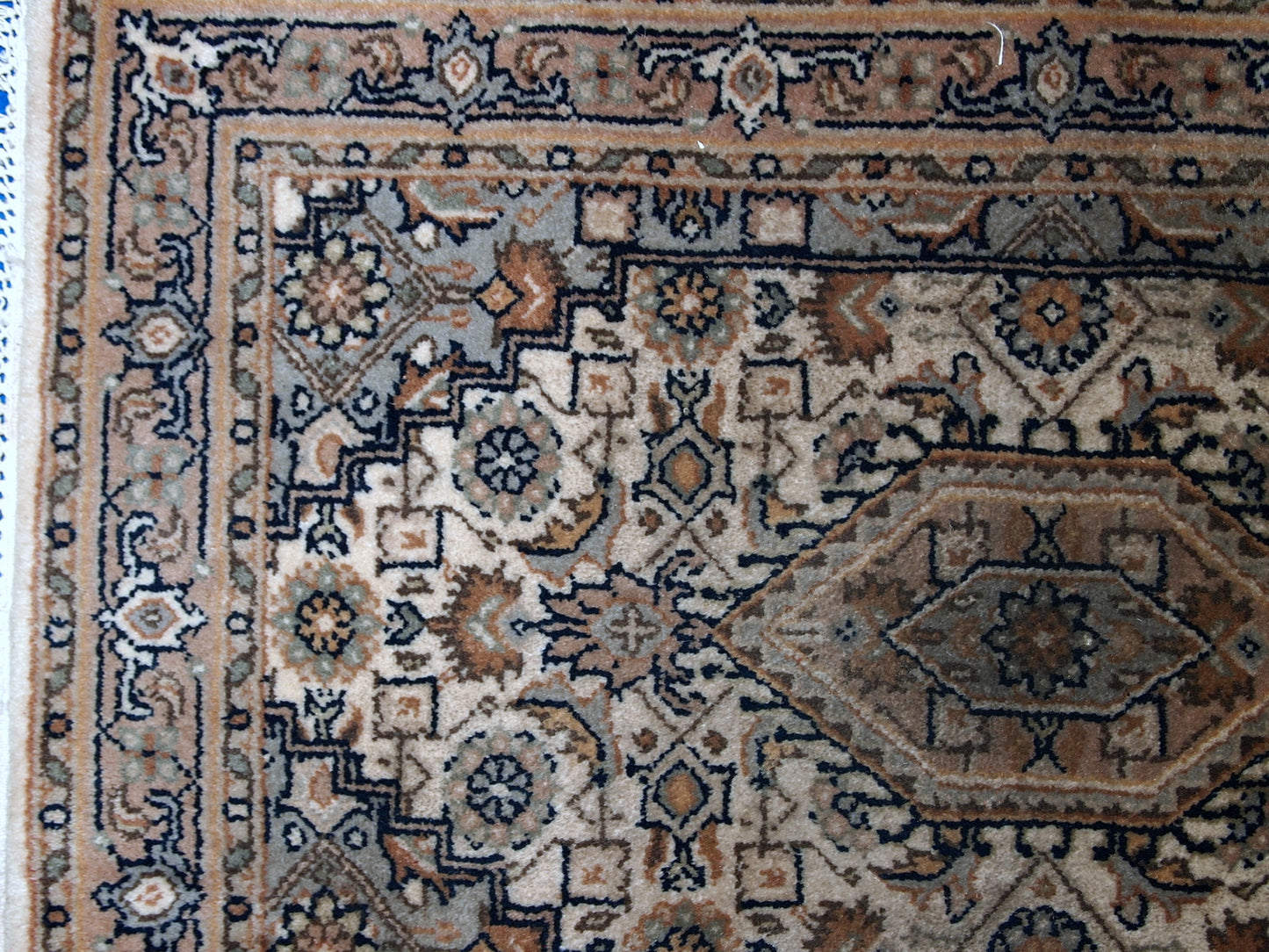 Vintage handmade Indo-Tabriz rug in original good condition. The rug is from the end of 20th century, made in wool.