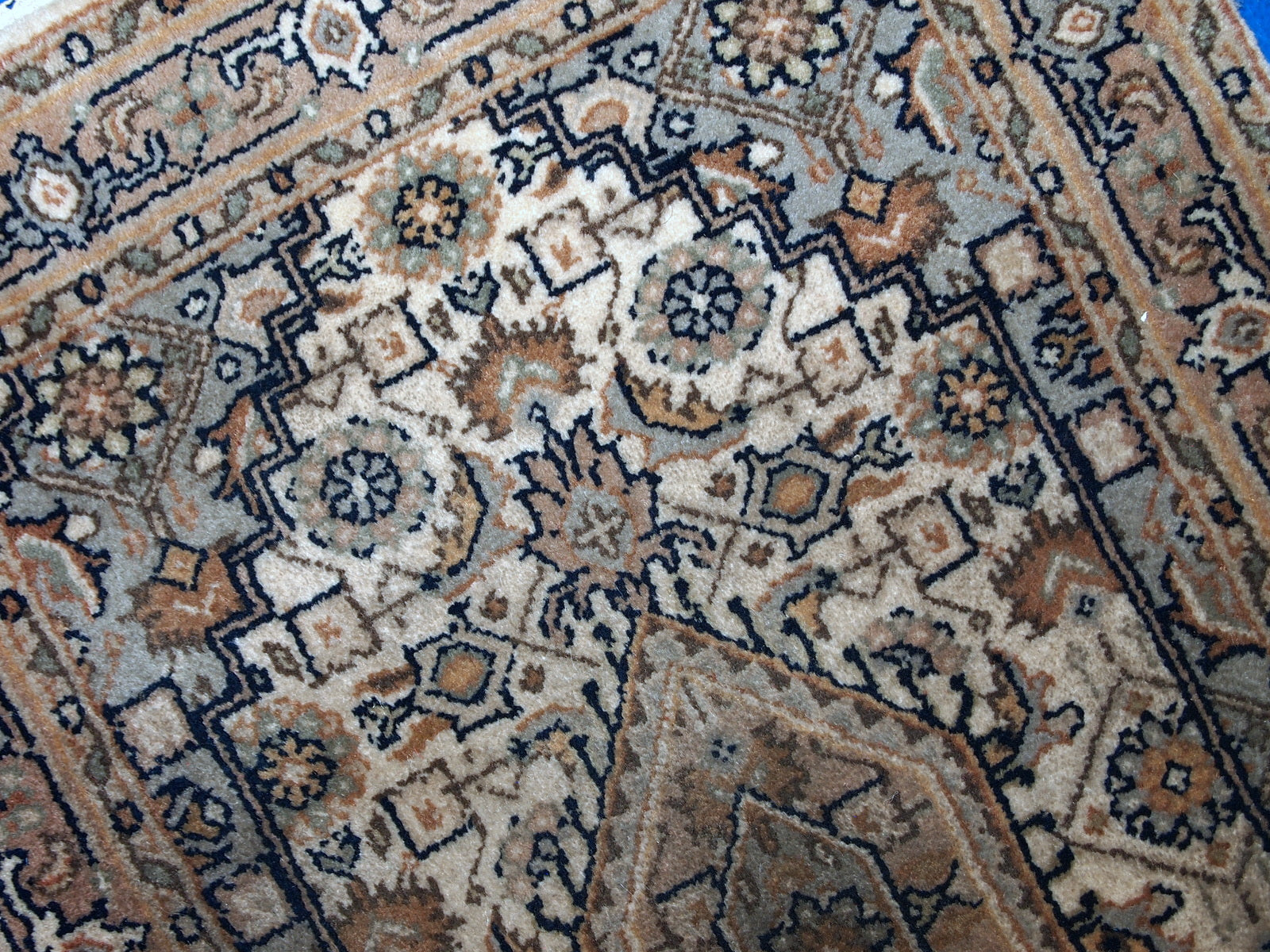 Vintage handmade Indo-Tabriz rug in original good condition. The rug is from the end of 20th century, made in wool.