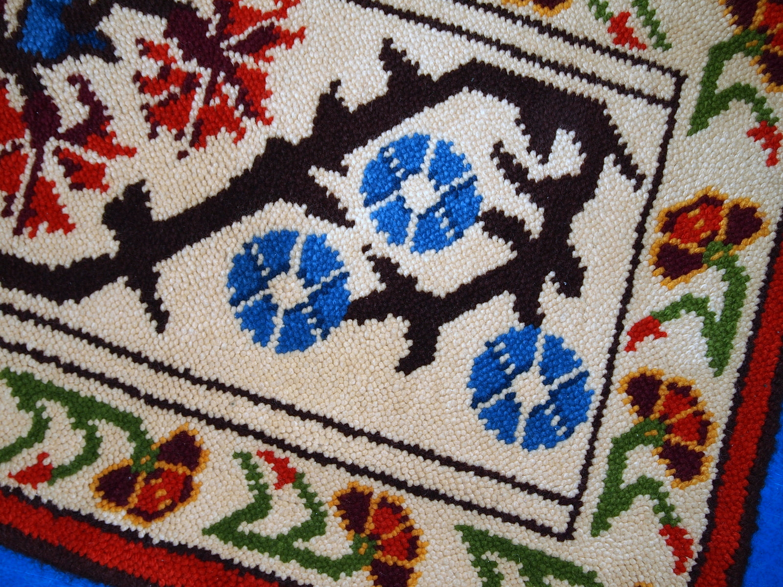 Vintage French Savonnerie rug in original good condition. The rug is from the end of 20th century. It is machine made rug in wool.
