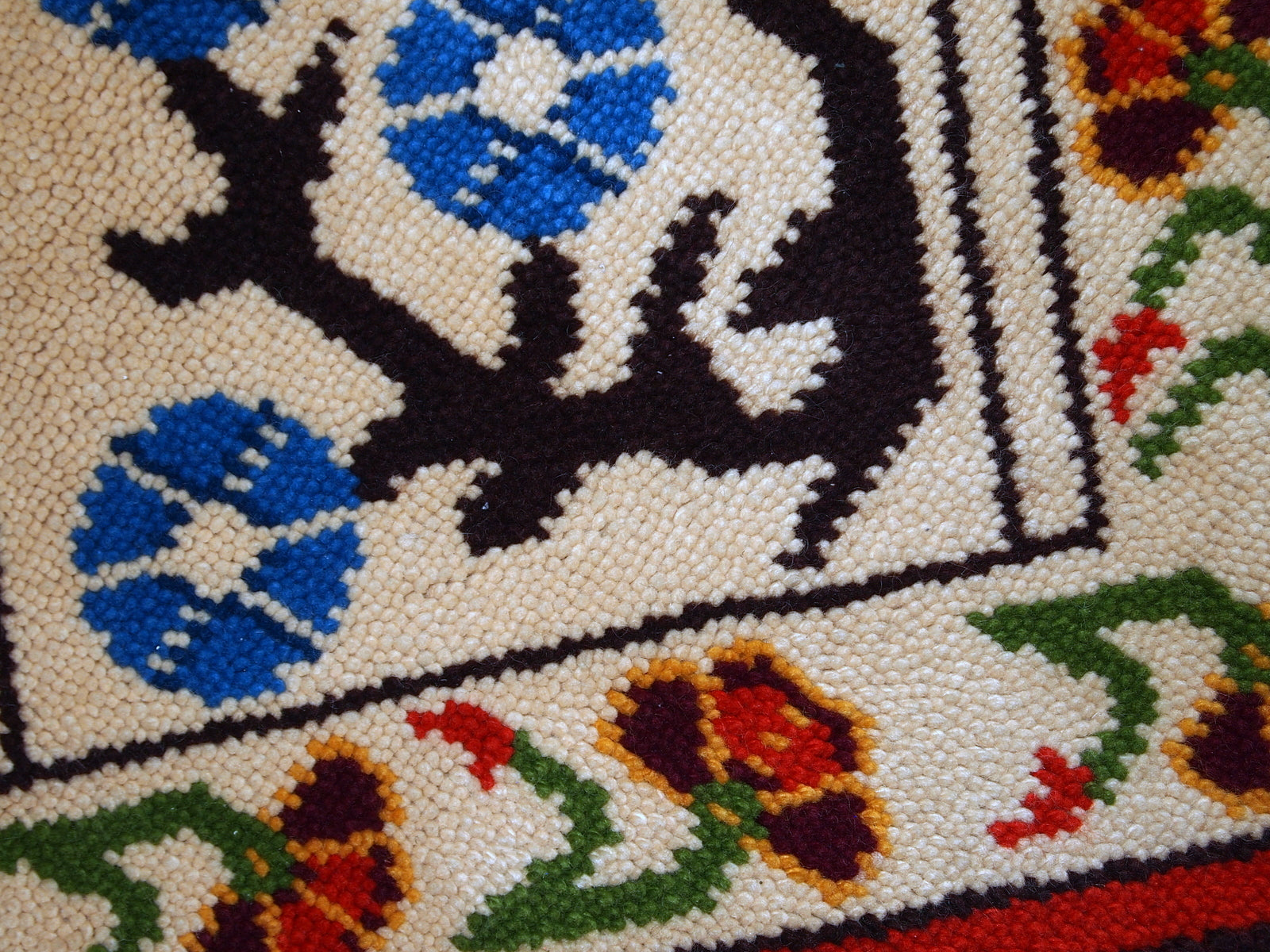 Vintage French Savonnerie rug in original good condition. The rug is from the end of 20th century. It is machine made rug in wool.