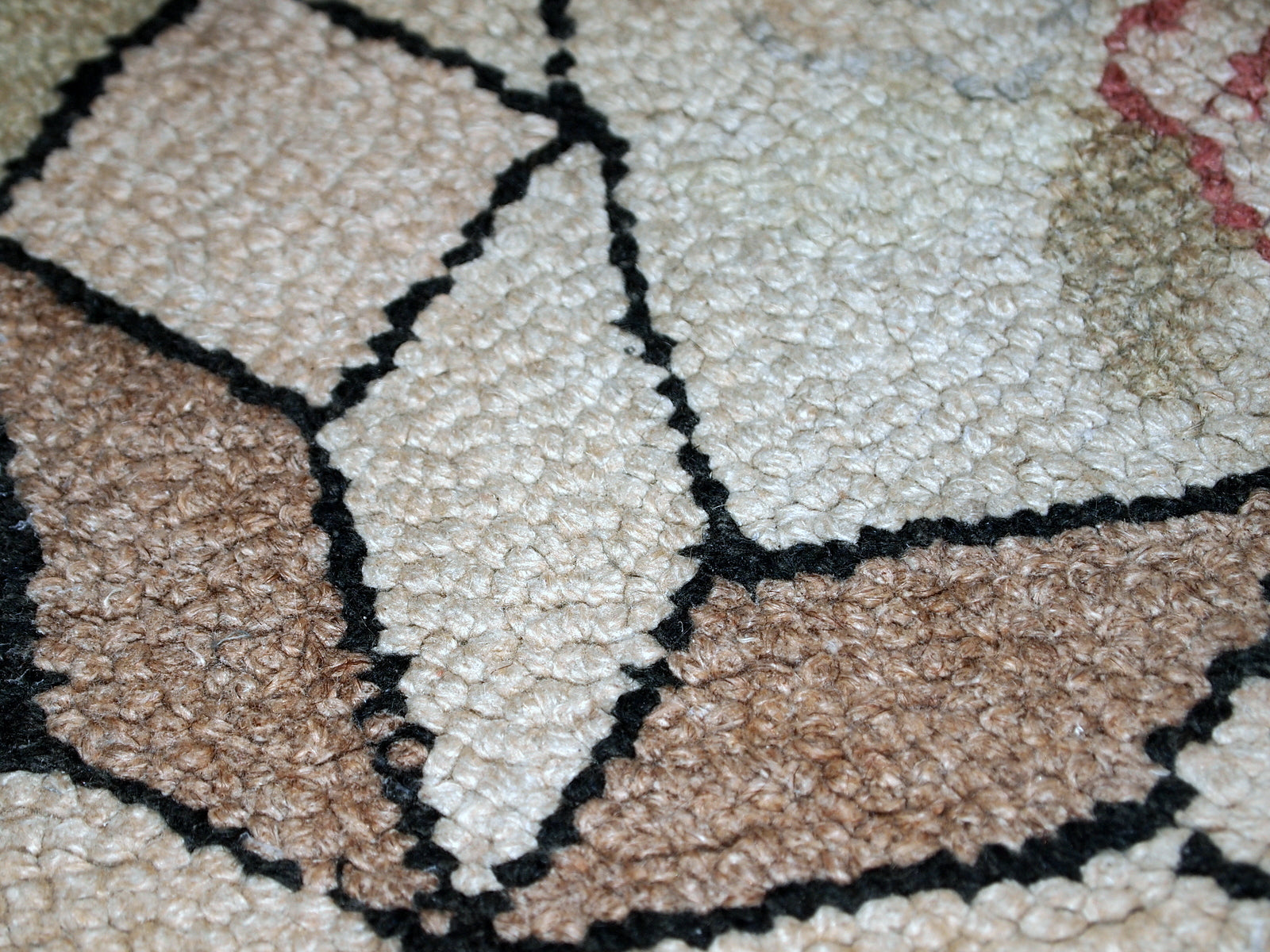 Handmade antique American hooked rug  1930s
