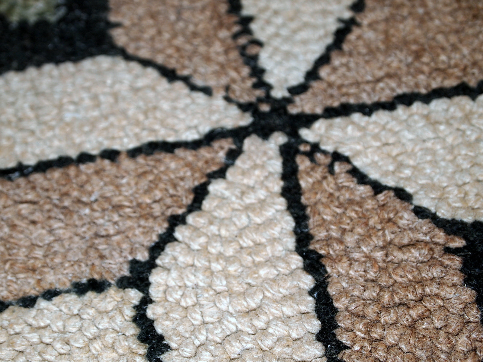Handmade antique American hooked rug  1930s