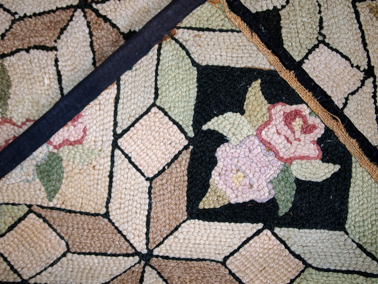 Handmade antique American hooked rug  1930s