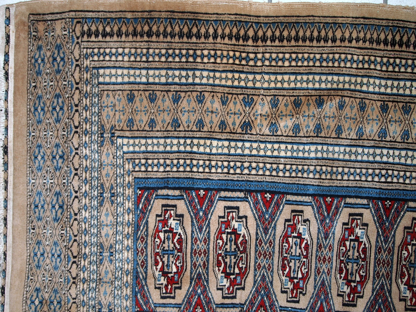 Handmade vintage Uzbek Bukhara rug 4.2' x 5.7' (129cm x 174cm) 1960s - 1C776