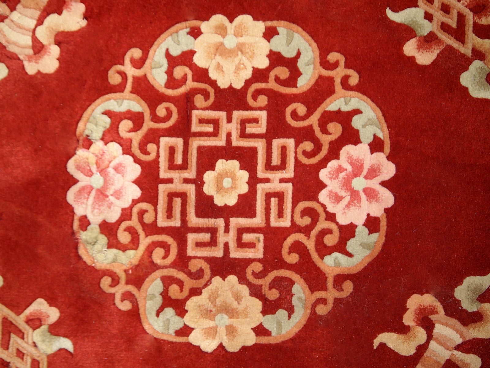 Handmade vintage Art Deco Chinese rug 1970s