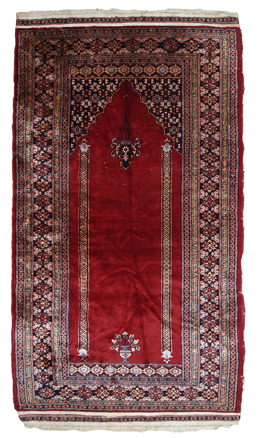 Handmade vintage Pakistani Lahore prayer rug 1960s