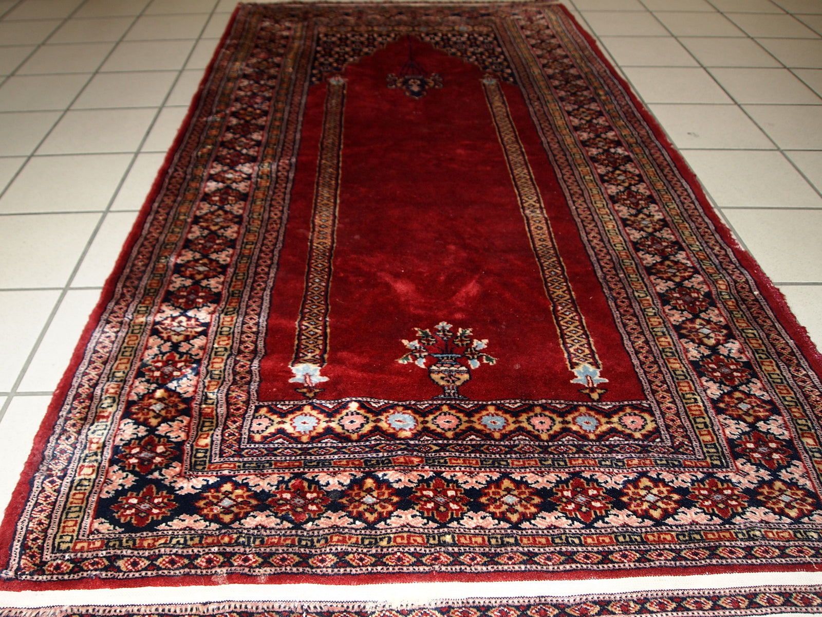 Handmade vintage Pakistani Lahore prayer rug 1960s