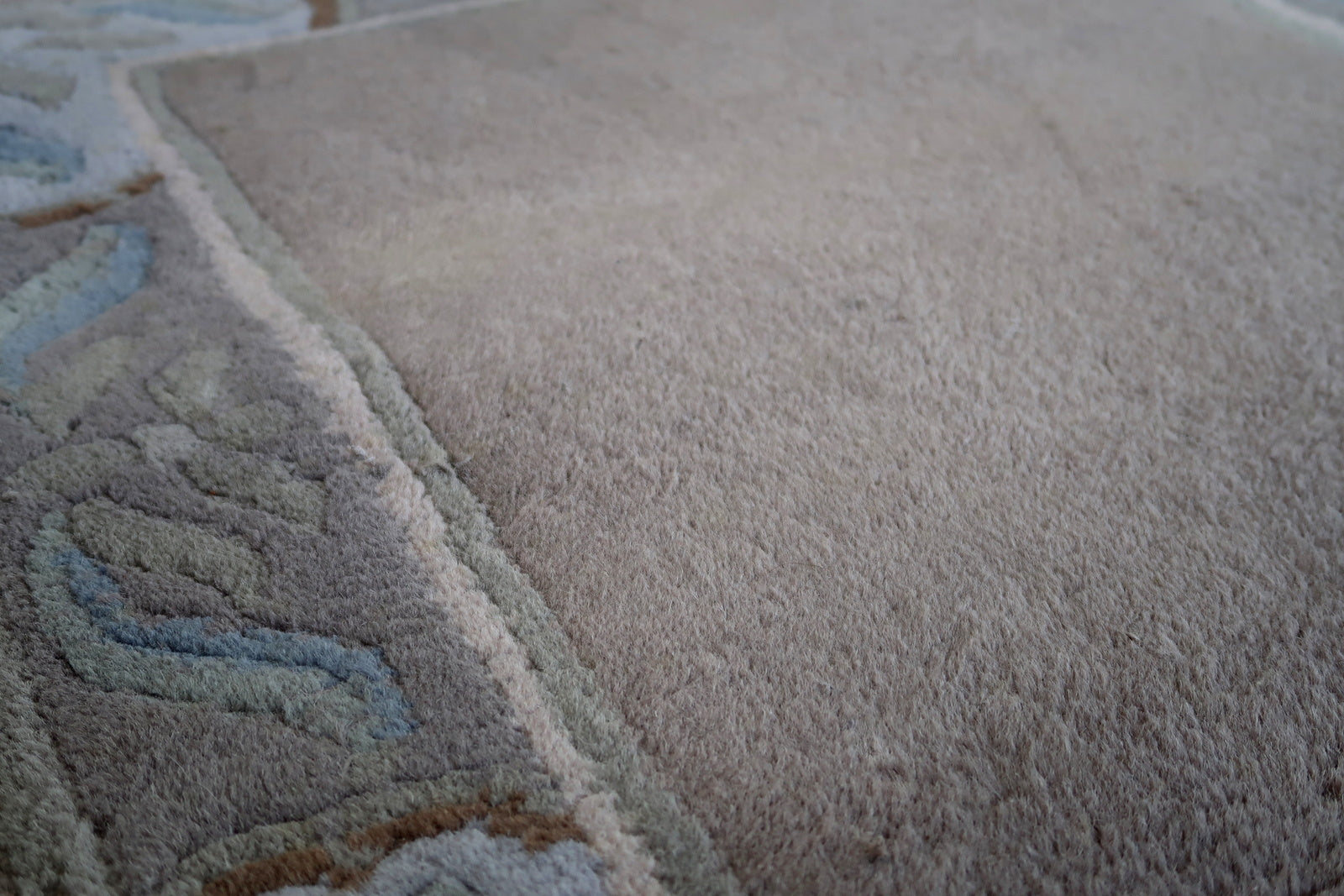 Handmade vintage Tibetan Khaden rug in original good condition. The rug has been made in Nepal, it is from circa1970s.
