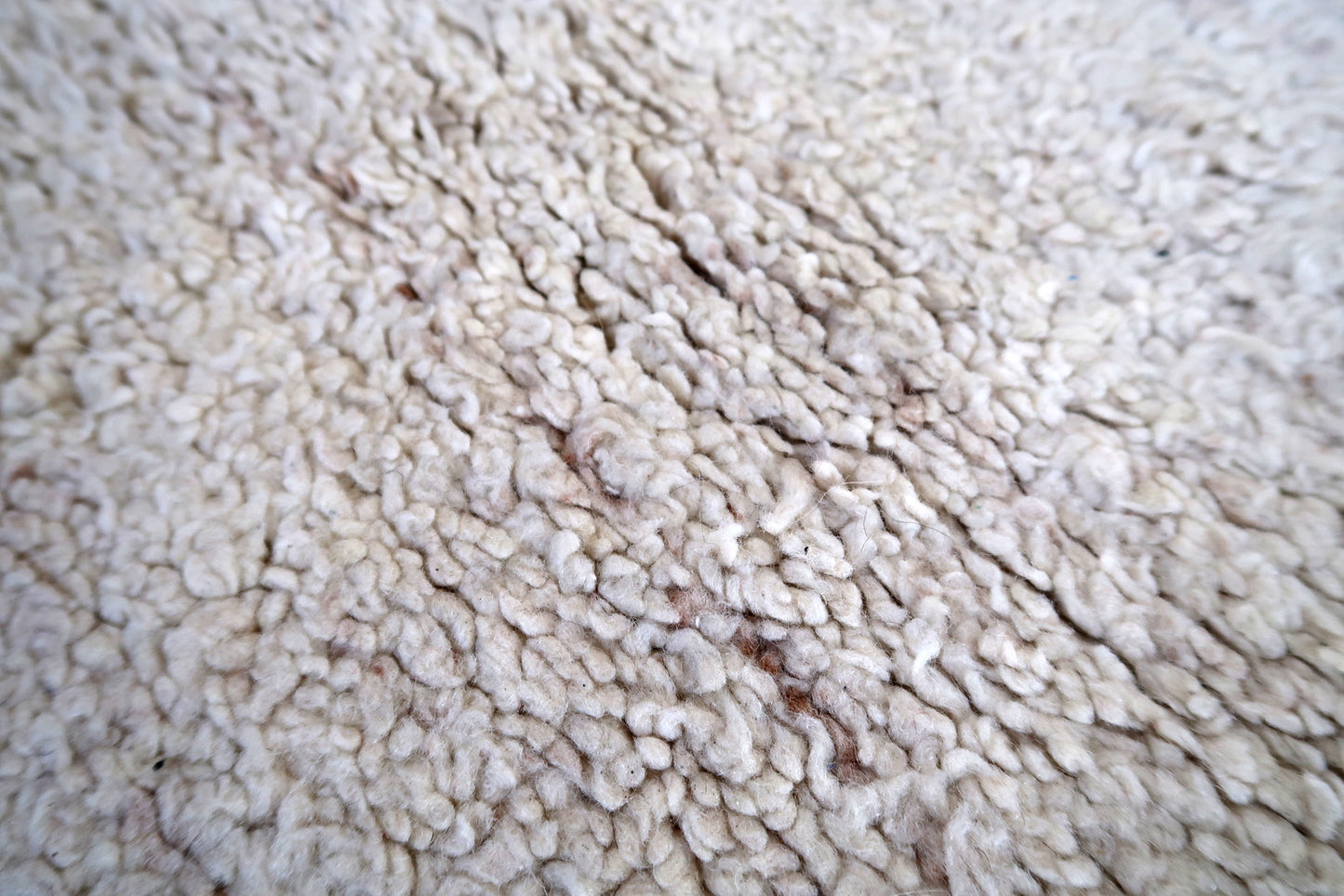 Handmade vintage Moroccan Berber rug in original good condition. The rug has been made in white wool, it is from circa1970s.