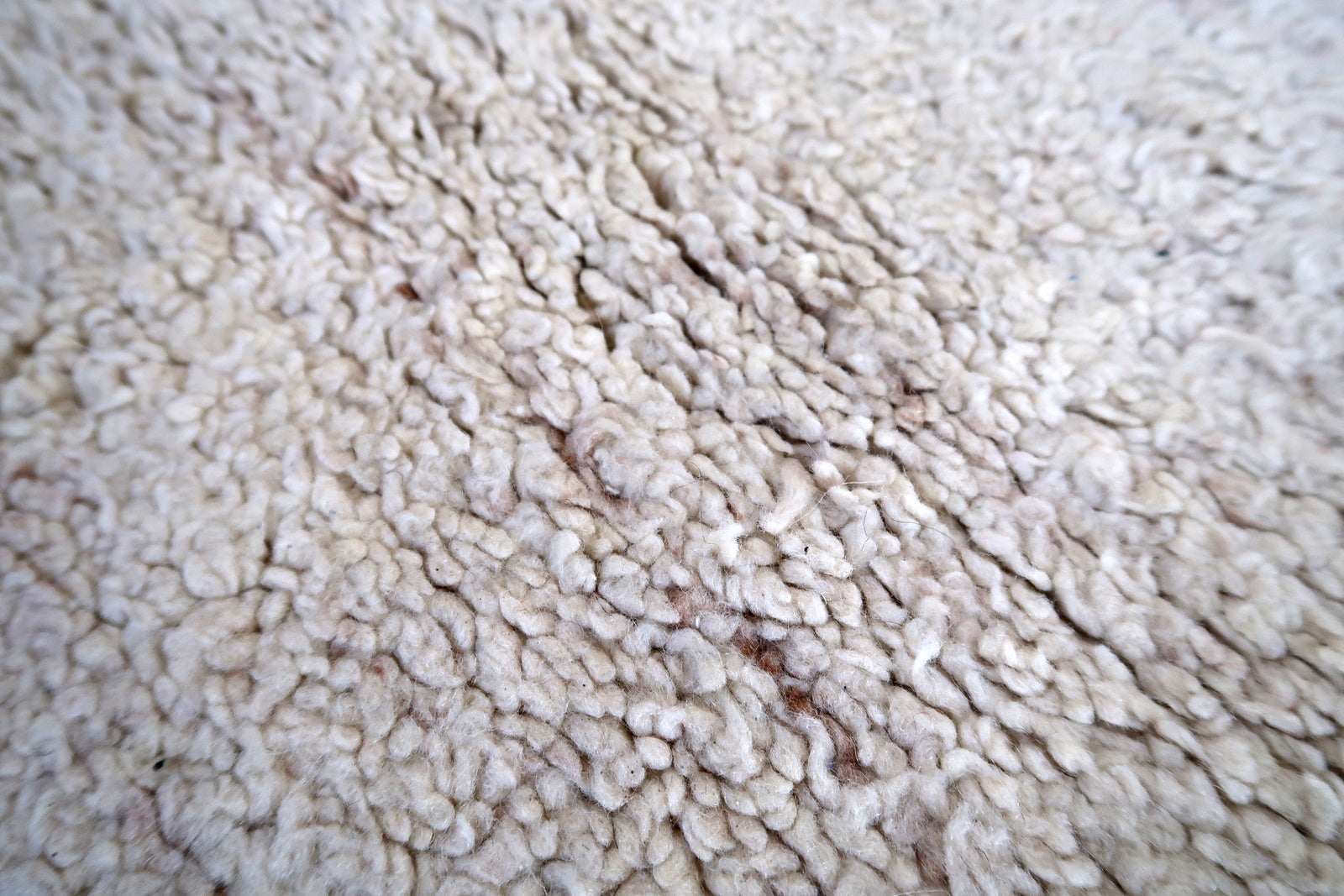 Handmade vintage Moroccan Berber rug in original good condition. The rug has been made in white wool, it is from circa1970s.