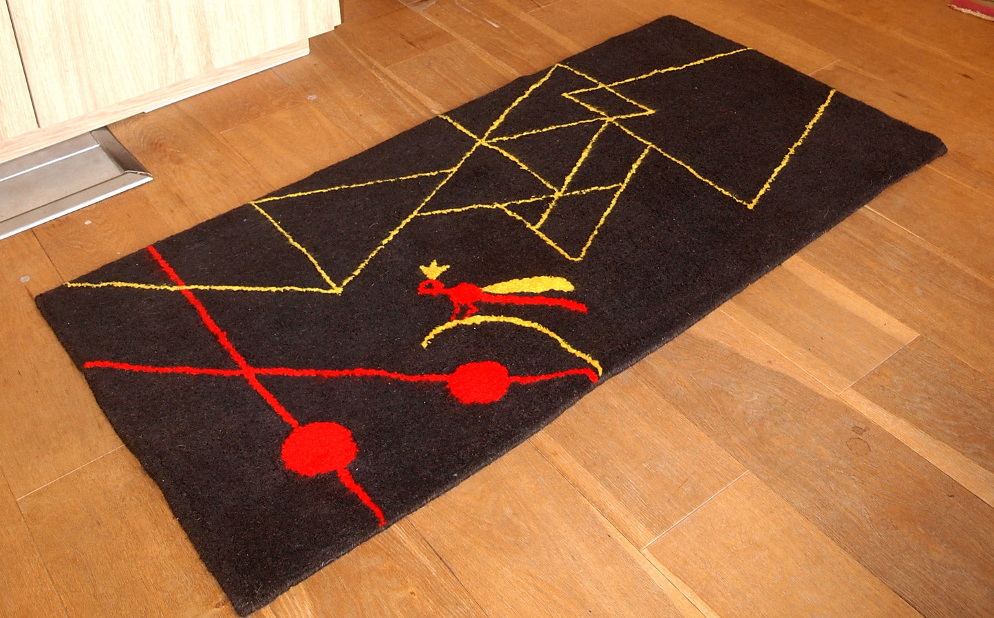 Handmade contemporary ORA French hooked rug 2.4 x 4.7' (73cm x 144cm), 2021 - 1C829