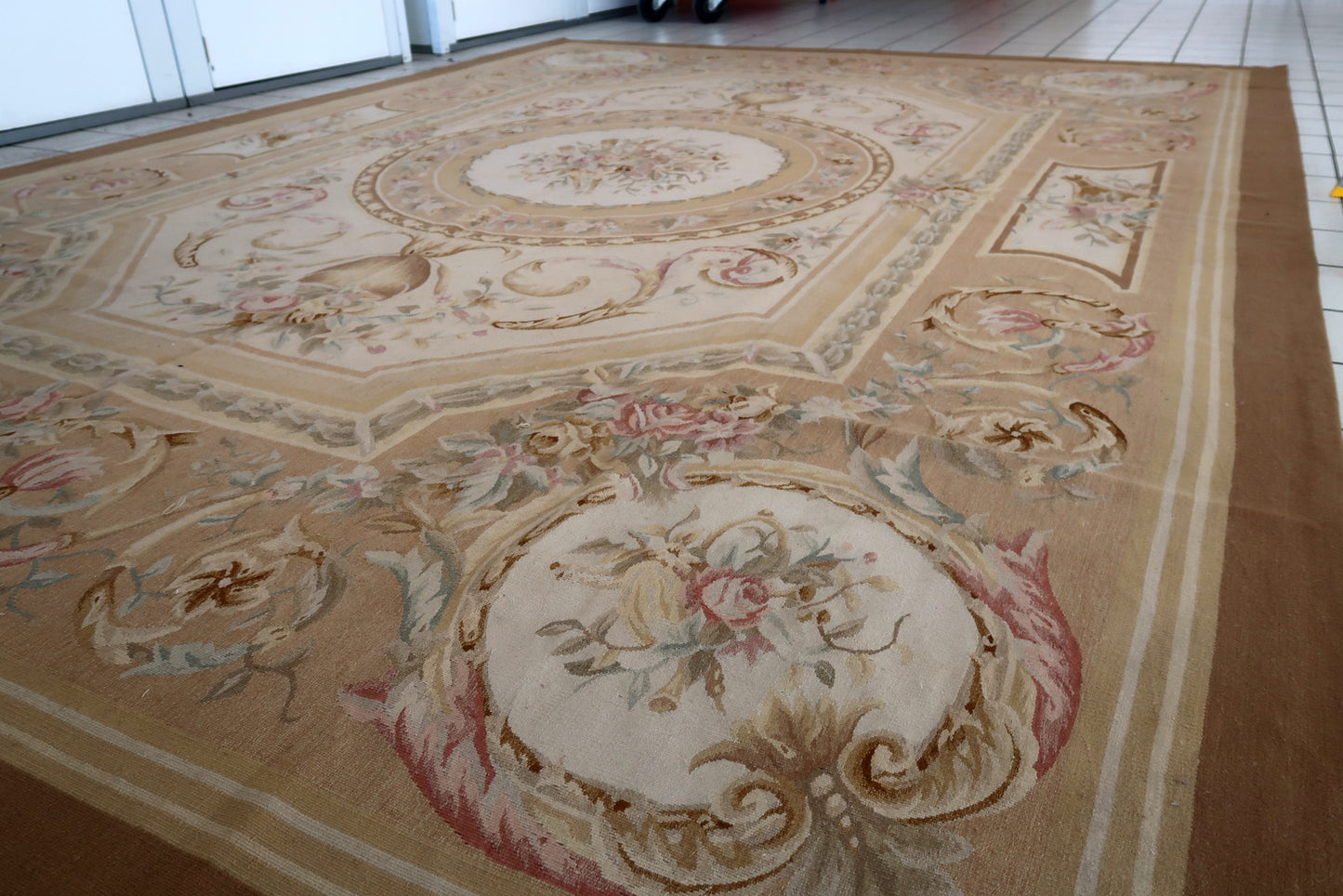 Handmade vintage French Aubusson rug 8.7' x 12' (266cm x 367cm), 1970s - 1C838