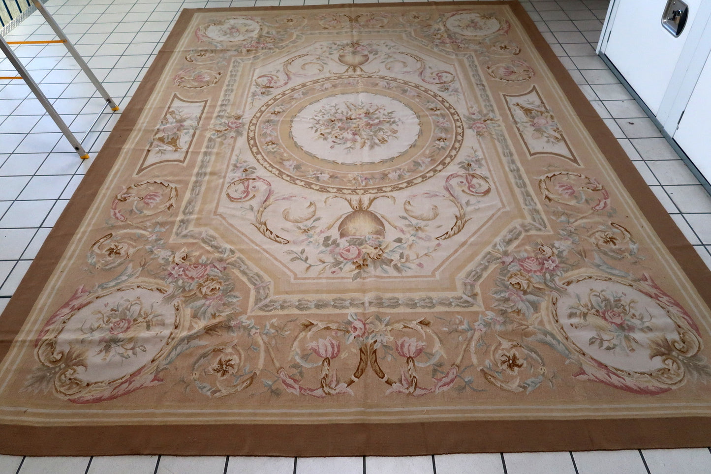 Handmade vintage French Aubusson rug 8.7' x 12' (266cm x 367cm), 1970s - 1C838