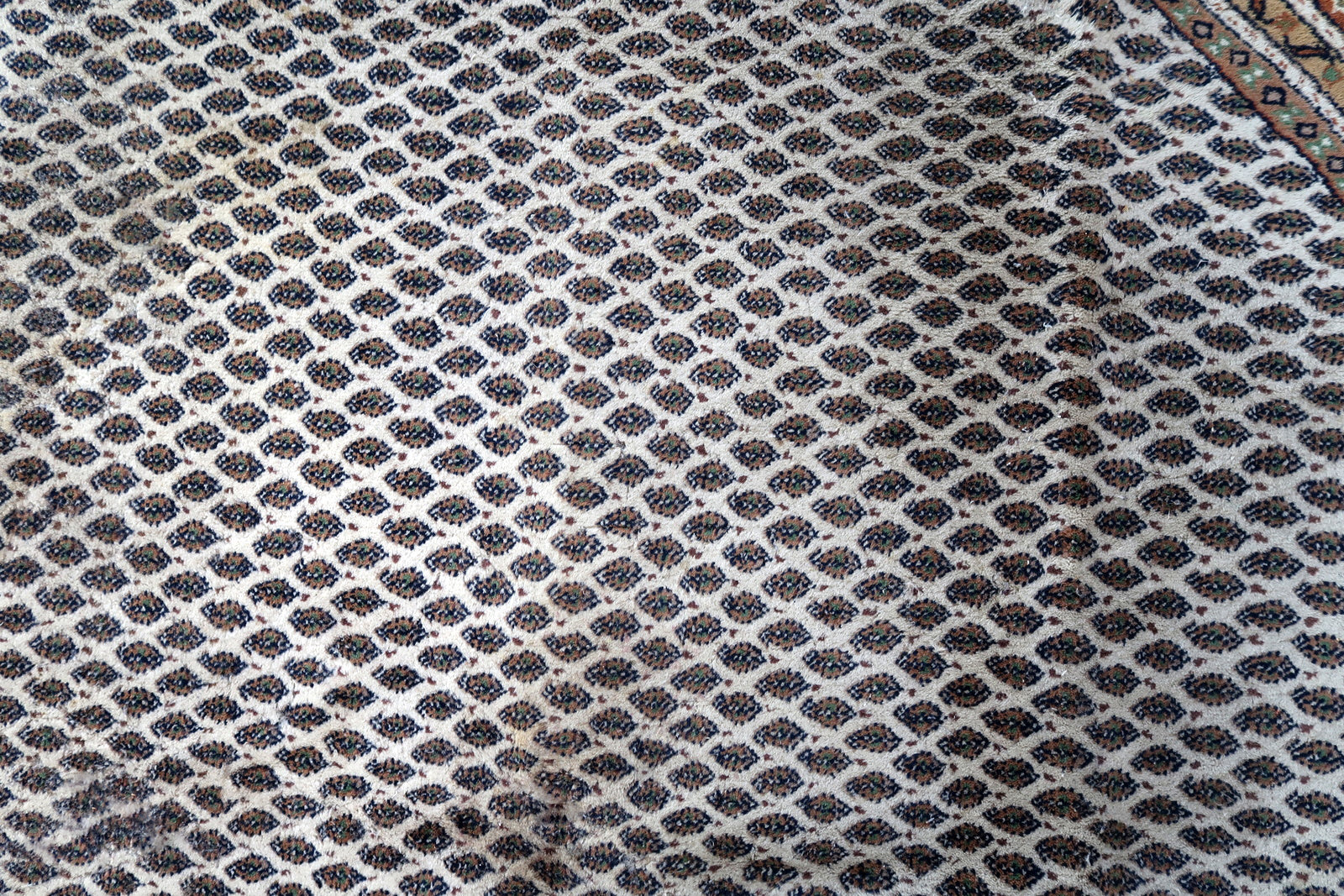 Handmade vintage Indian Seraband rug 1970s