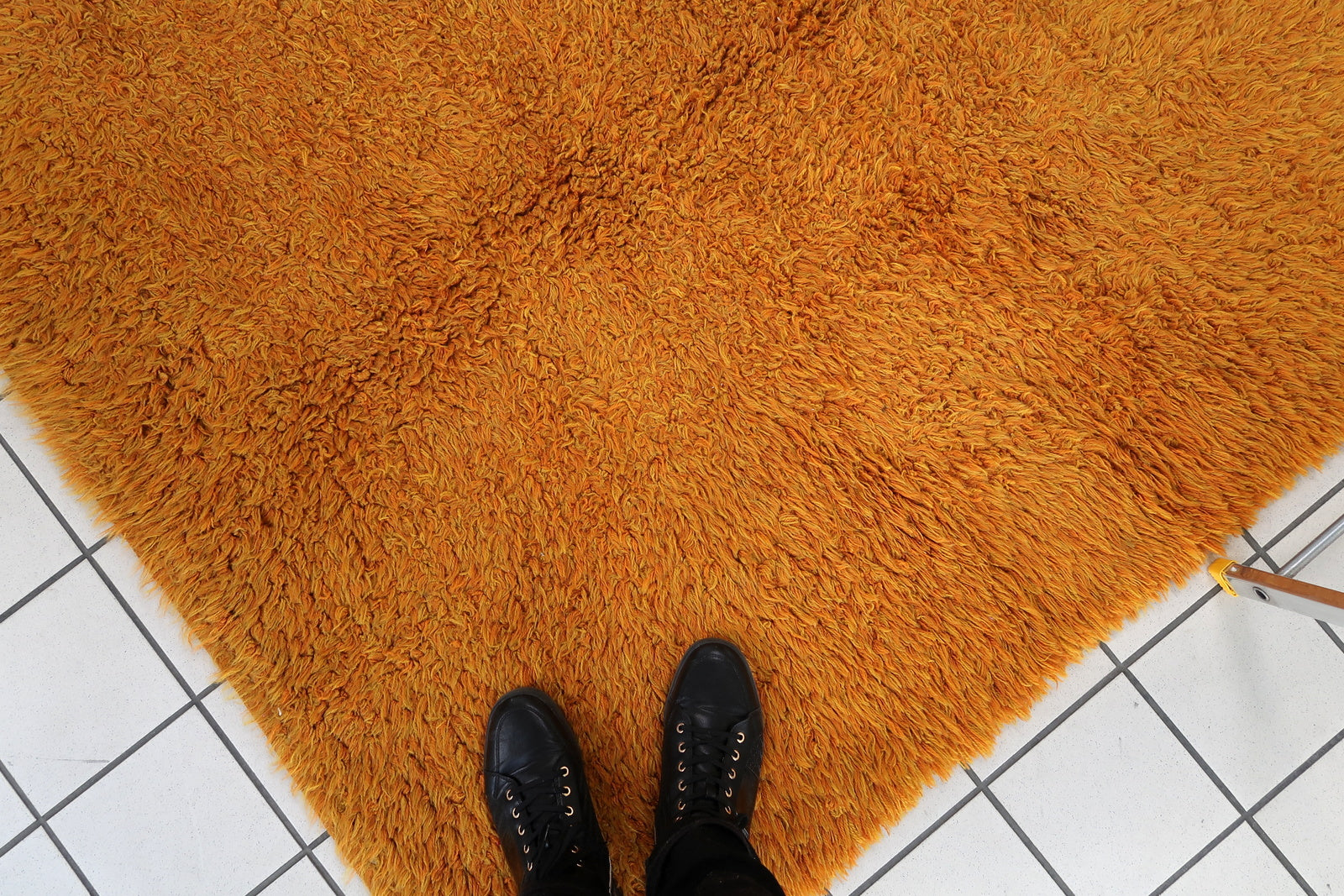 Handmade vintage Swedish Shag rug in original good condition. The rug is from the end of 20th century made in orange wool