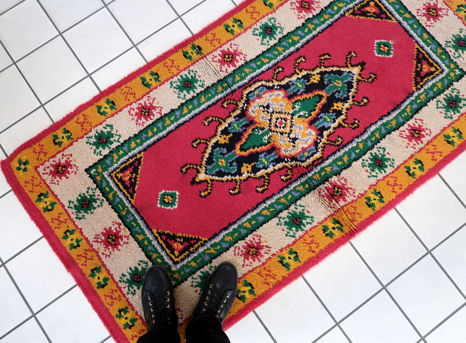 Vintage French Savonnerie rug in bright pink color. The rug has been made in wool in the end of 20th century. It is in original good condition.