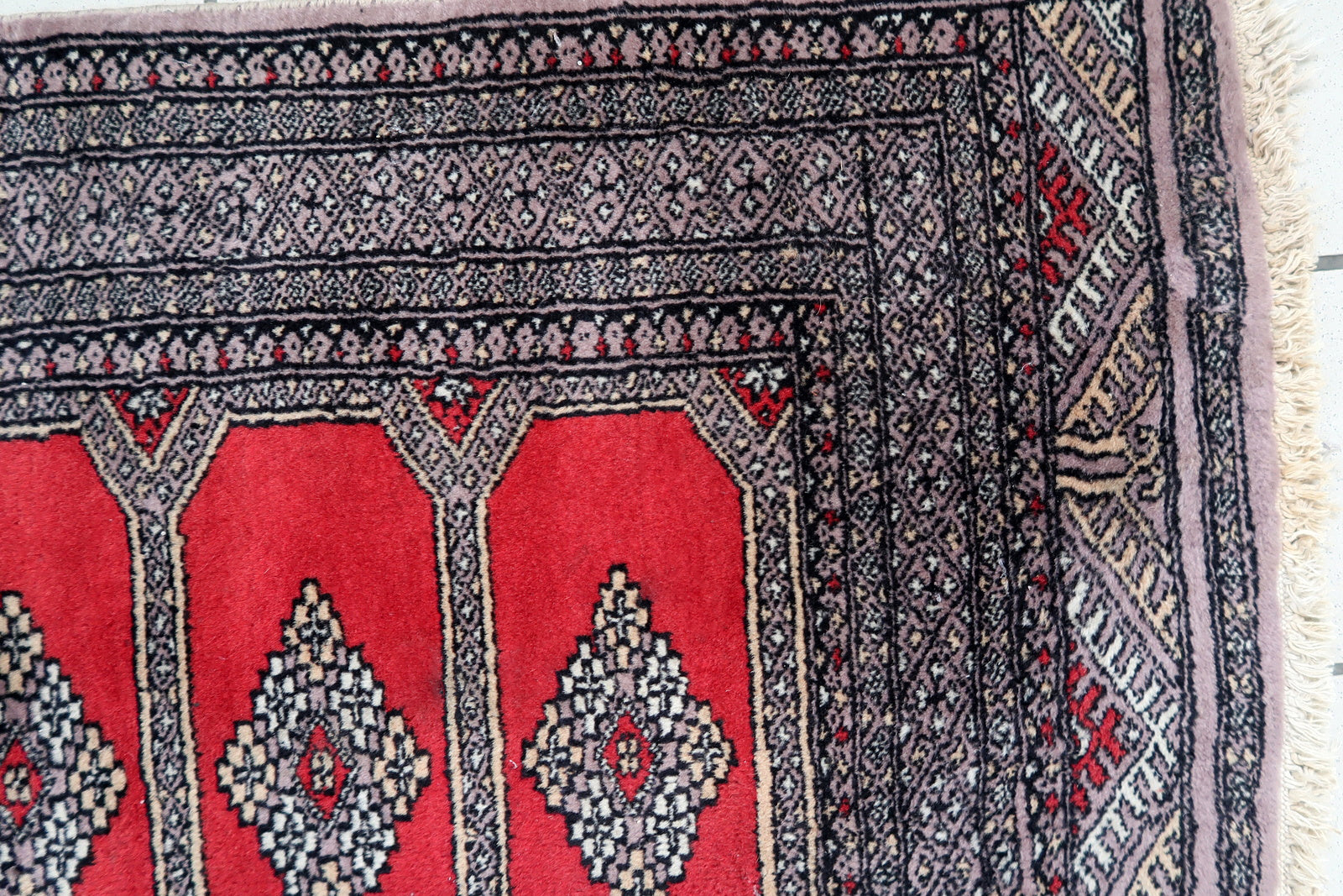 Handmade vintage Uzbek Bukhara rug in traditional design. The rug is from the end of 20th century in original good condition