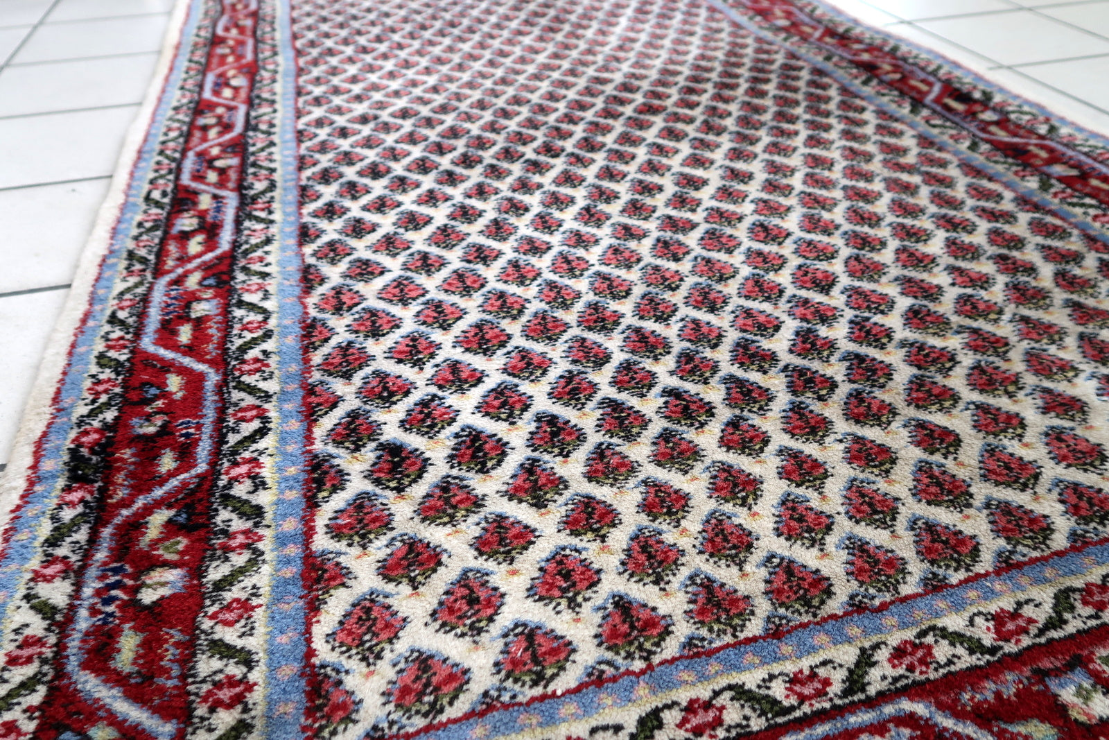 Handmade vintage Indian Seraband rug in original good condition. The rug has been made in wool in the end of 20th century.