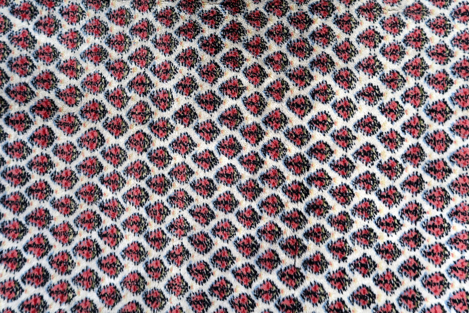 Handmade vintage Indian Seraband rug 1970s