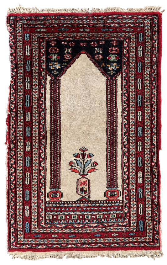 Handmade vintage Pakistani Lahore prayer rug 1970s