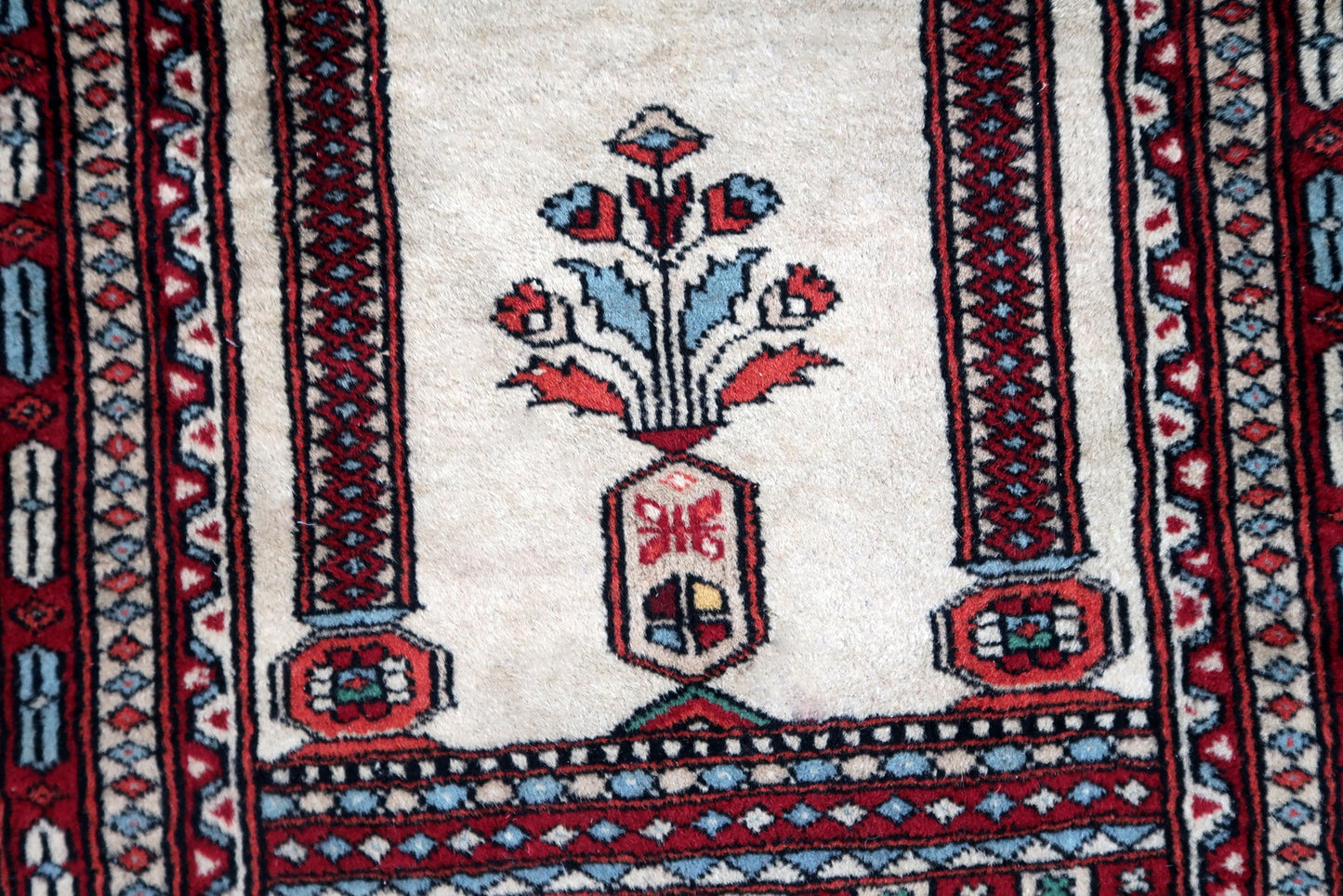 Handmade vintage Pakistani Lahore prayer rug 1970s