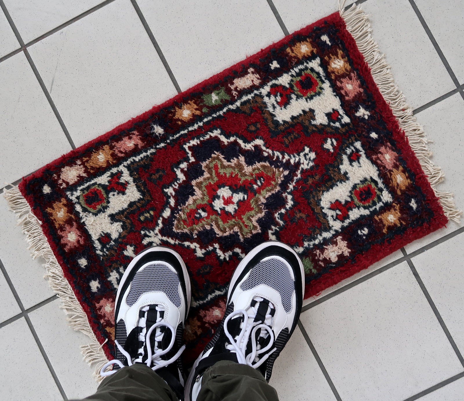 Handmade vintage Middle Eastern rug in traditional medallion design. The rug has been made in wool in the end of 20th century. It is in original good condition