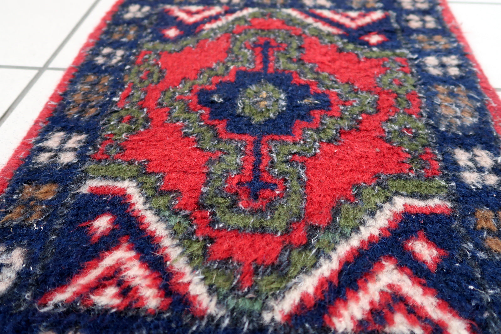 Handmade vintage Middle Eastern rug in traditional medallion design. The rug has been made in wool in the end of 20th century. It is in original good condition.
