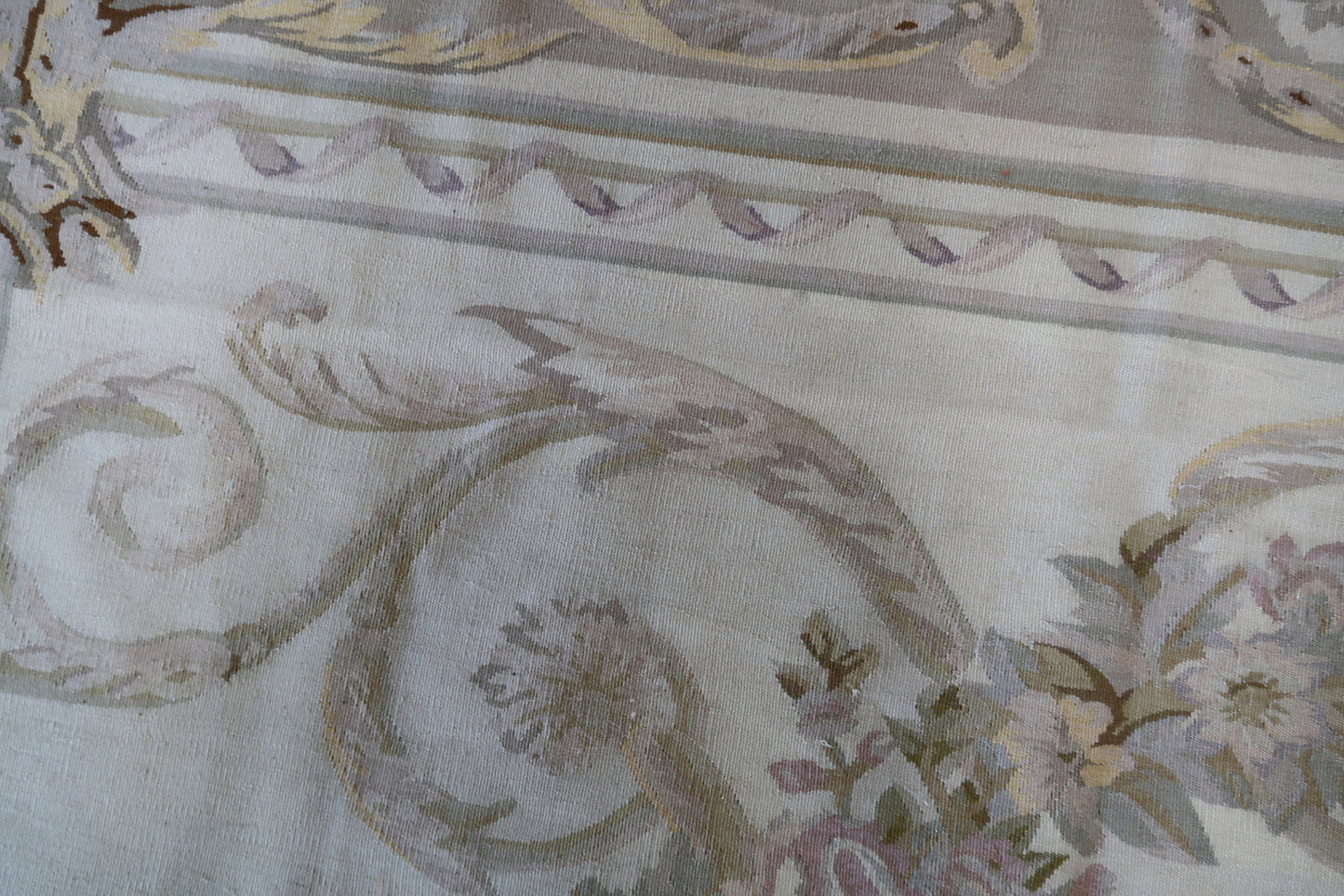 Handmade vintage French Aubusson rug 8.7' x 12.2' (267cm x 373cm) 1970s - 1C884