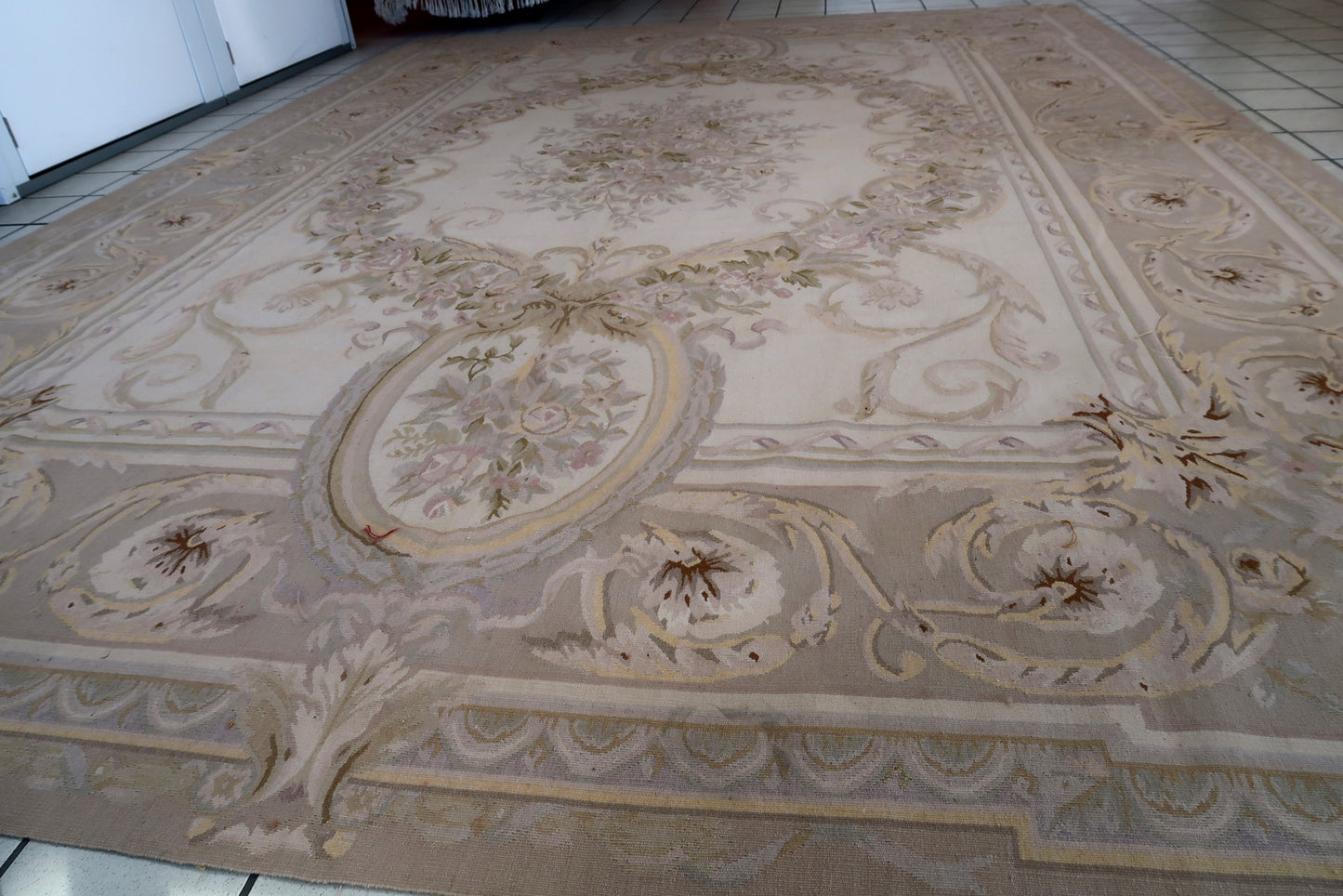 Handmade vintage French Aubusson rug 8.7' x 12.2' (267cm x 373cm) 1970s - 1C884