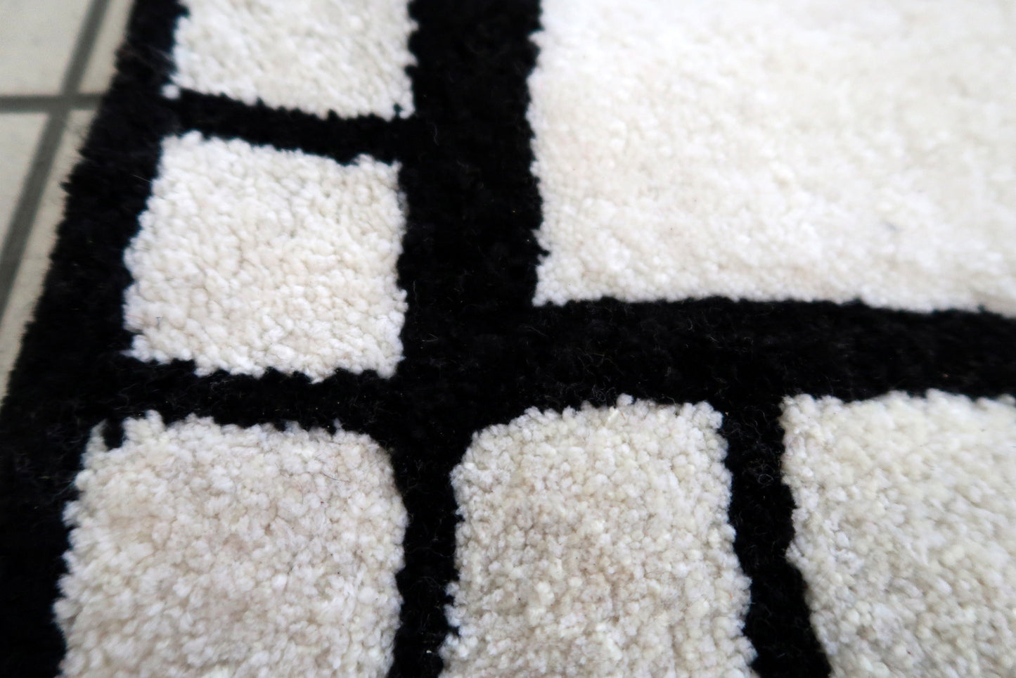 Handmade contemporary ORA French hooked rug 3' x 3.7' (93cm x 115cm), 2021 - 1C885