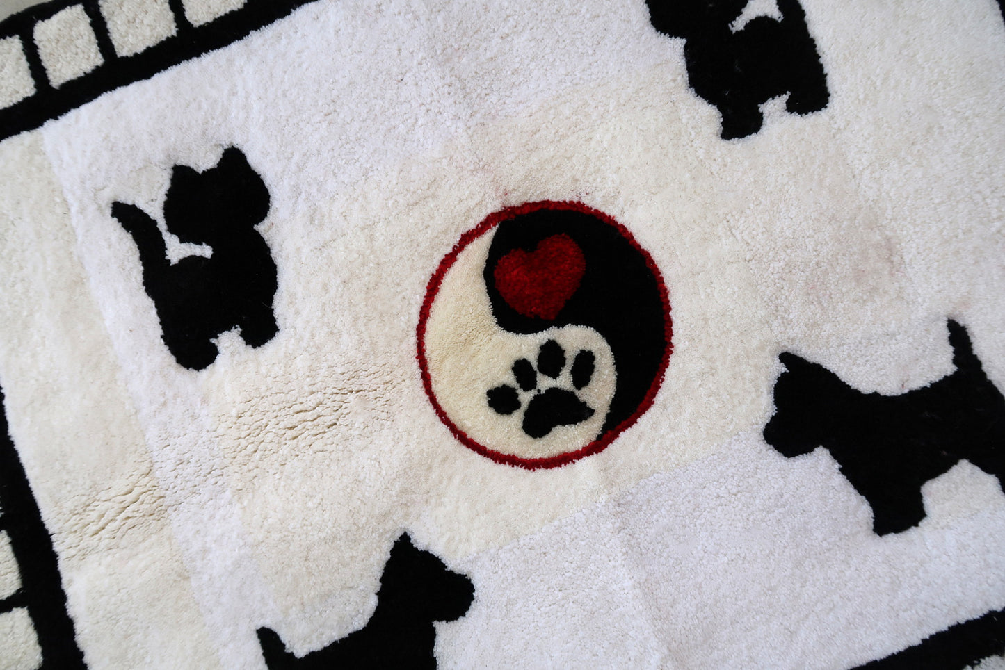 Handmade contemporary French Hooked rug made by One Royal Art, collection 2021. This rug is one of a kind made in France.