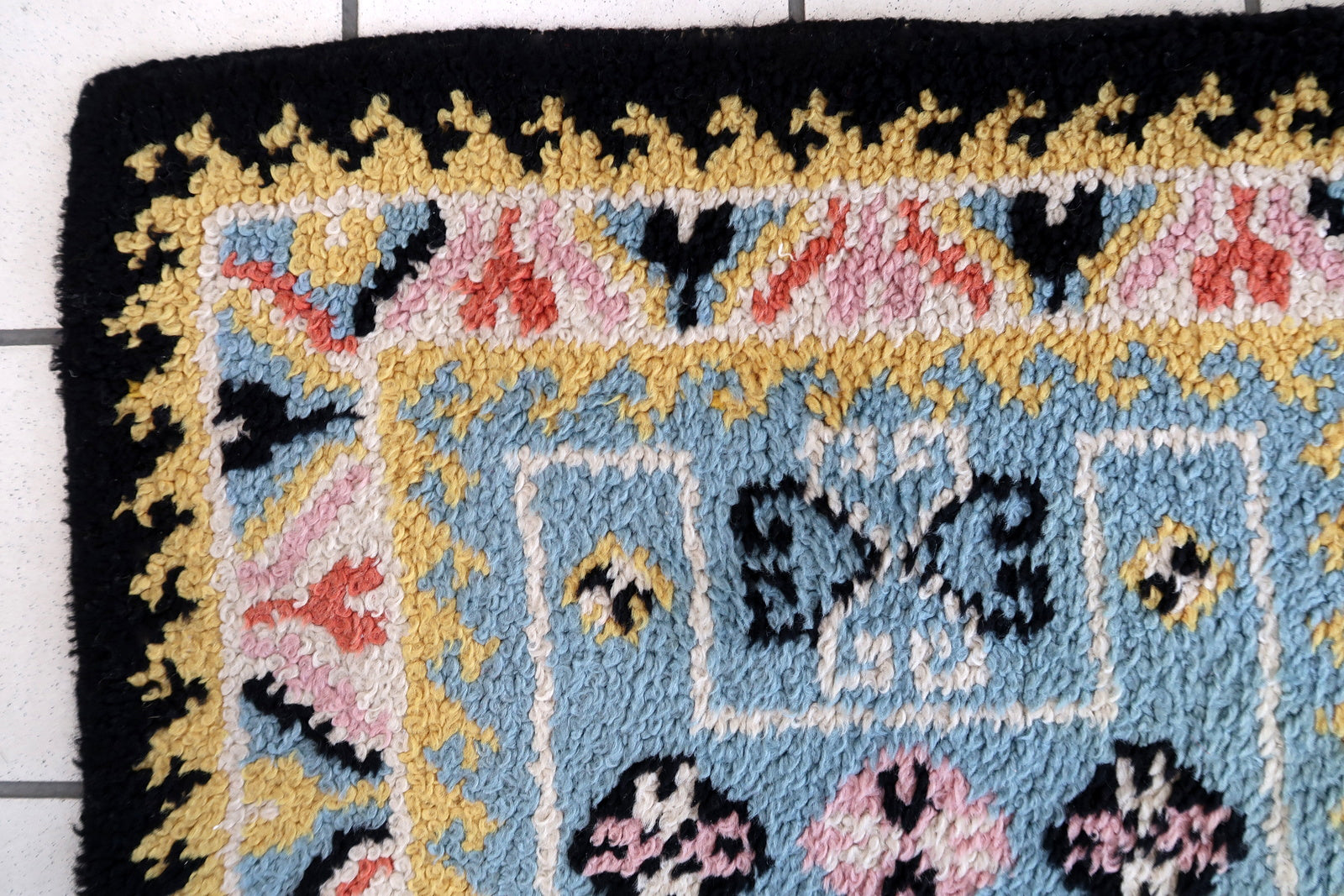 Vintage French Savonnerie rug in sky blue color. The rug has been made in wool in the end of 20th century. It is in original good condition.