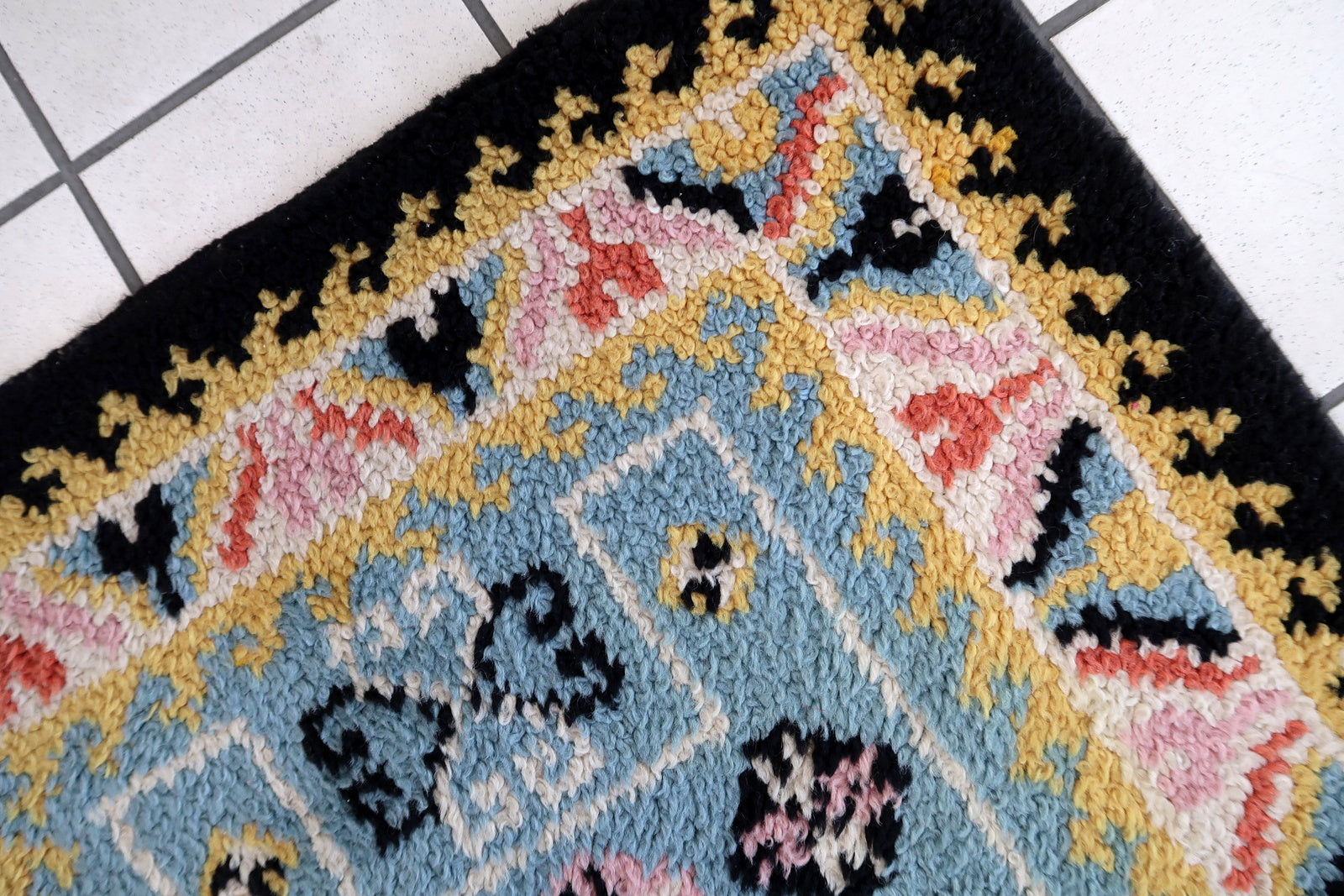 Vintage French Savonnerie rug in sky blue color. The rug has been made in wool in the end of 20th century. It is in original good condition.