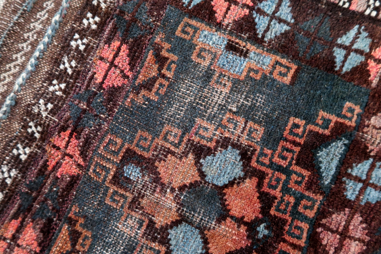Handmade antique Afghan Baluch saddle bag in original condition, it has some age wear. The bag has been made in the beginning of the 20th century in original combination of colors.