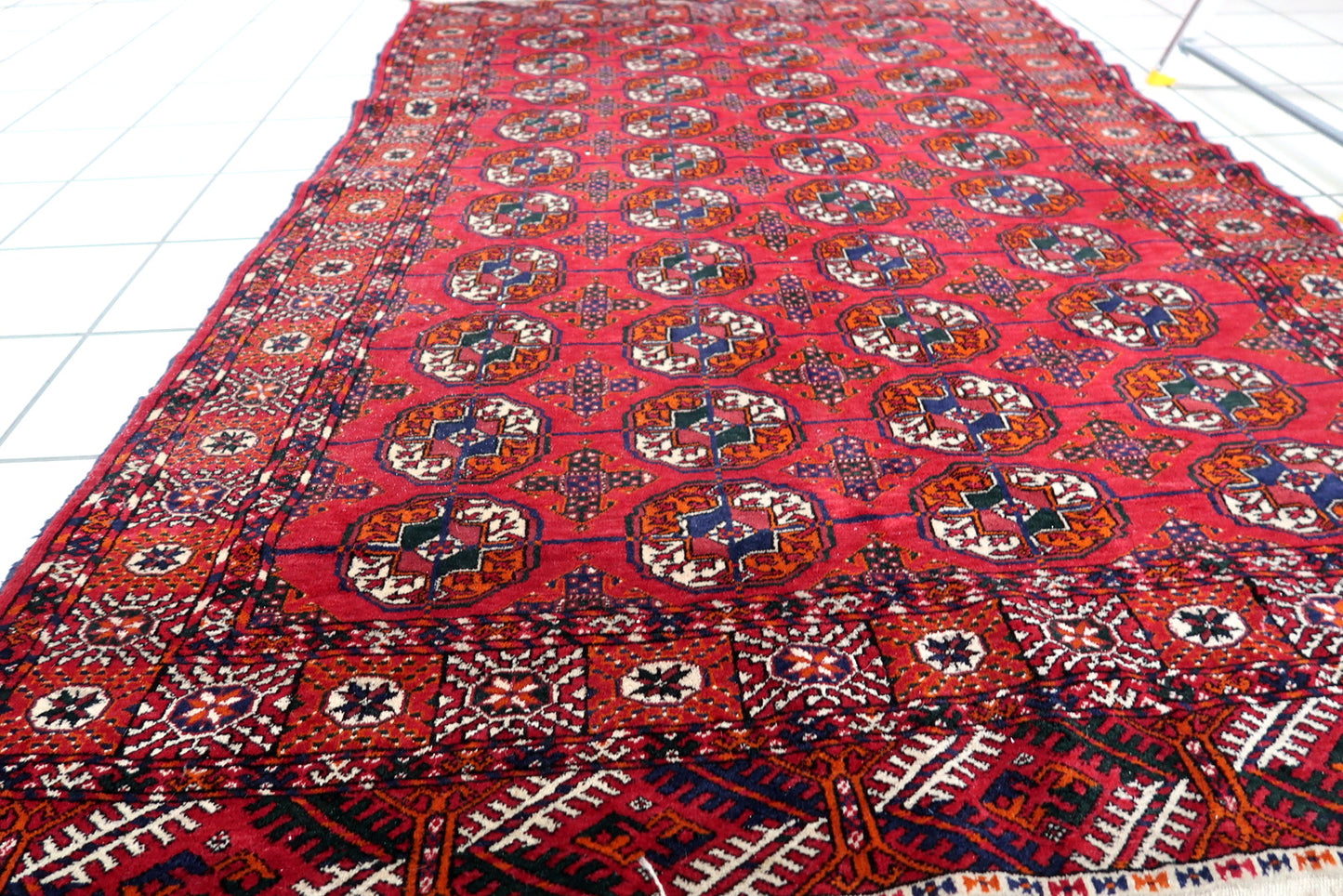 Handmade vintage Turkmen Tekke rug 4.1' x 6.1' (126cm x 188cm) 1960s - 1C912