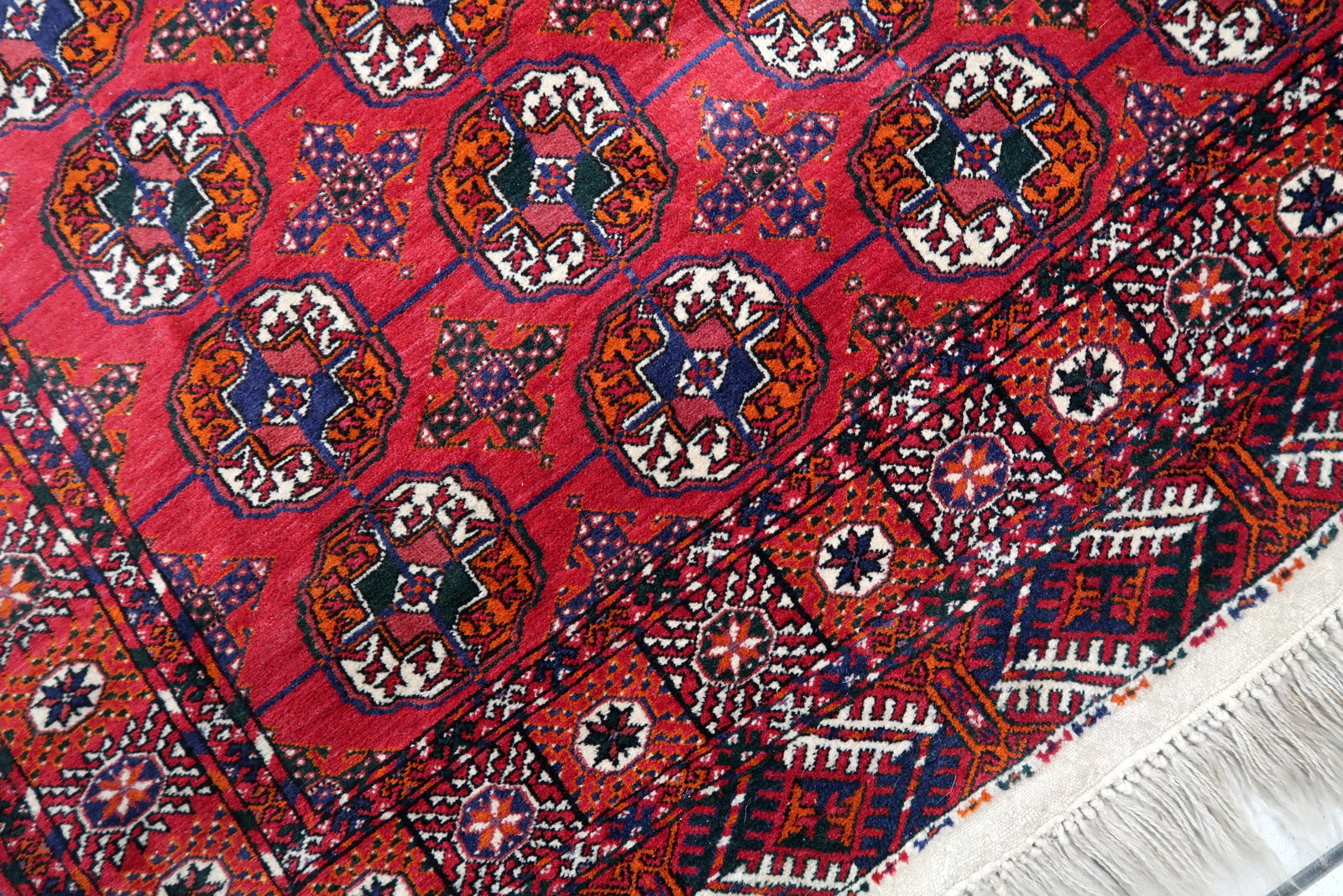 Handmade vintage Turkmen Tekke rug 1960s