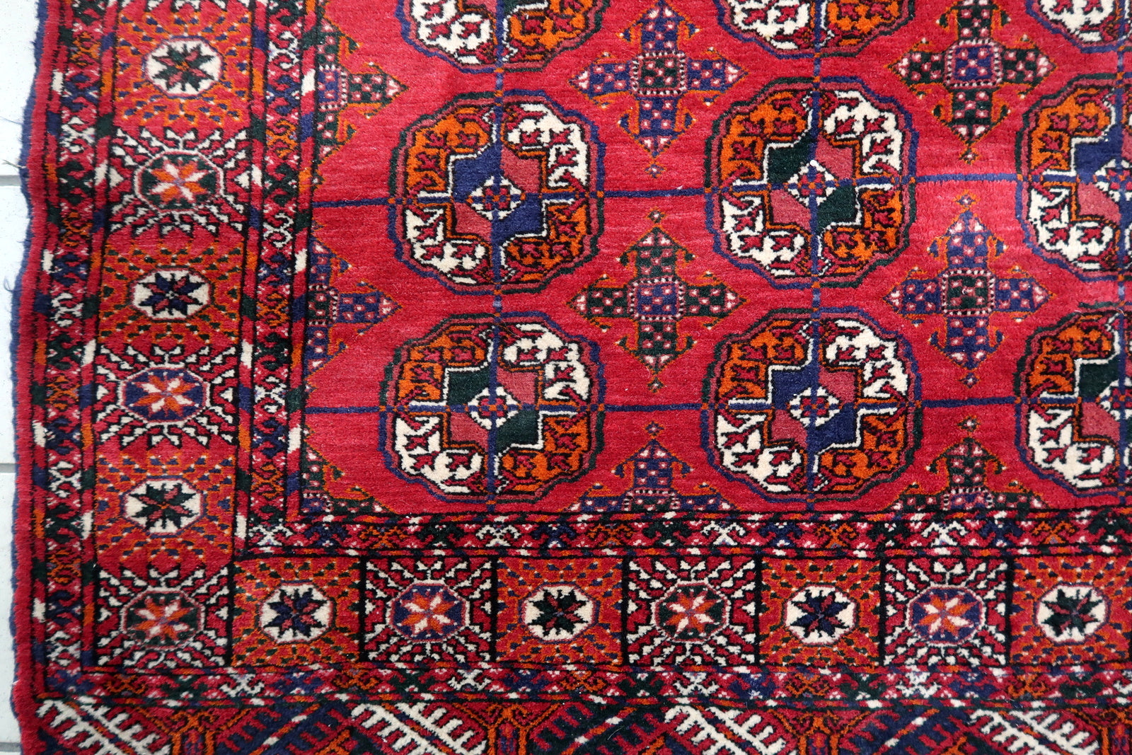 Handmade vintage Turkmen Tekke rug 1960s