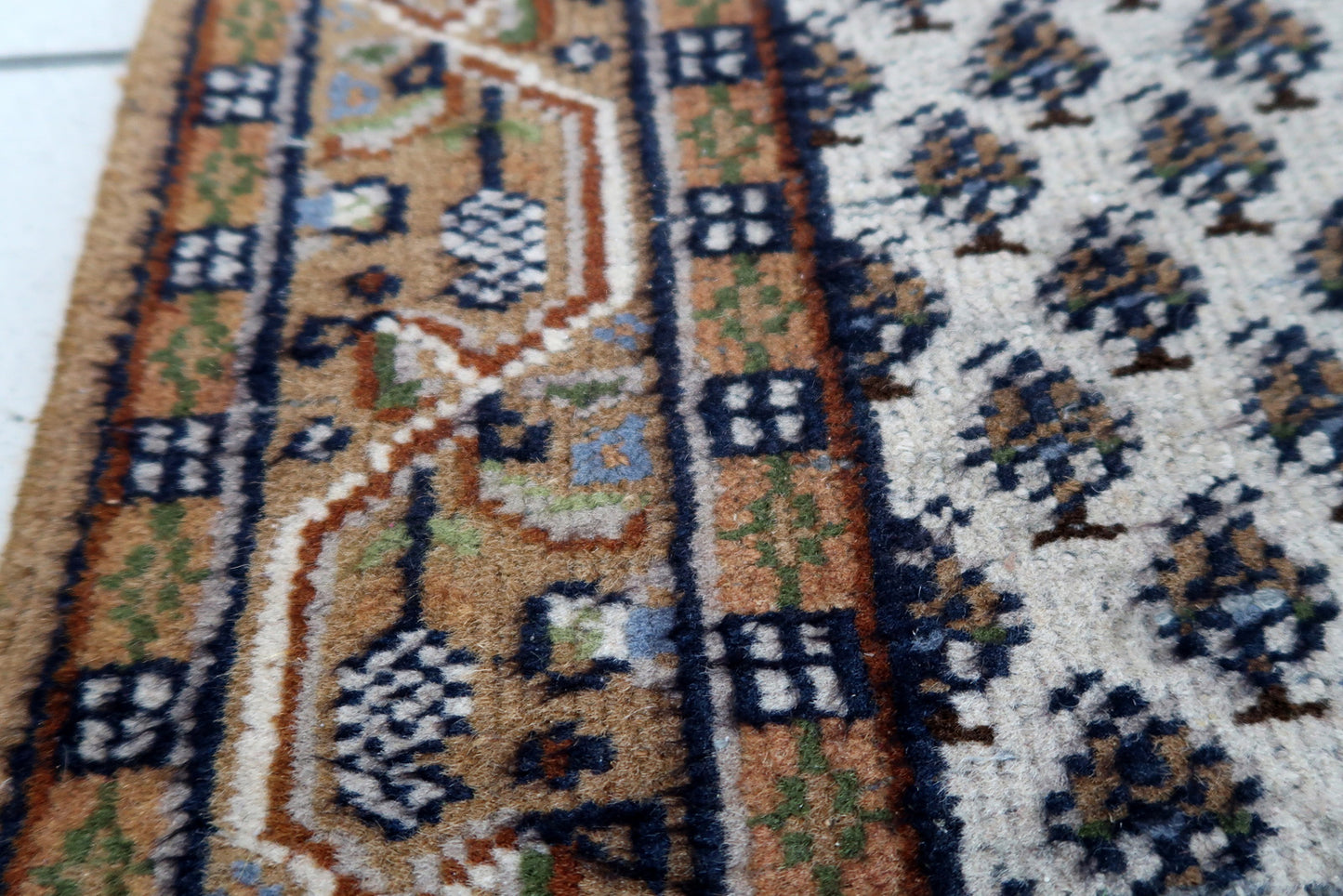 Handmade vintage Indian Seraband runner 2.3' x 8.7' (71cm x 266cm) 1970s - 1C914