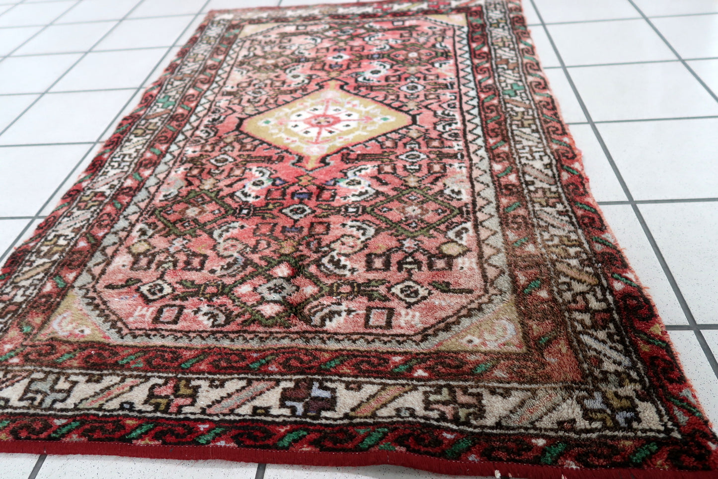 Handmade vintage Persian Hamadan rug in classic medallion design. The rug has been made in the beginning of 20th century, it is in original good condition.