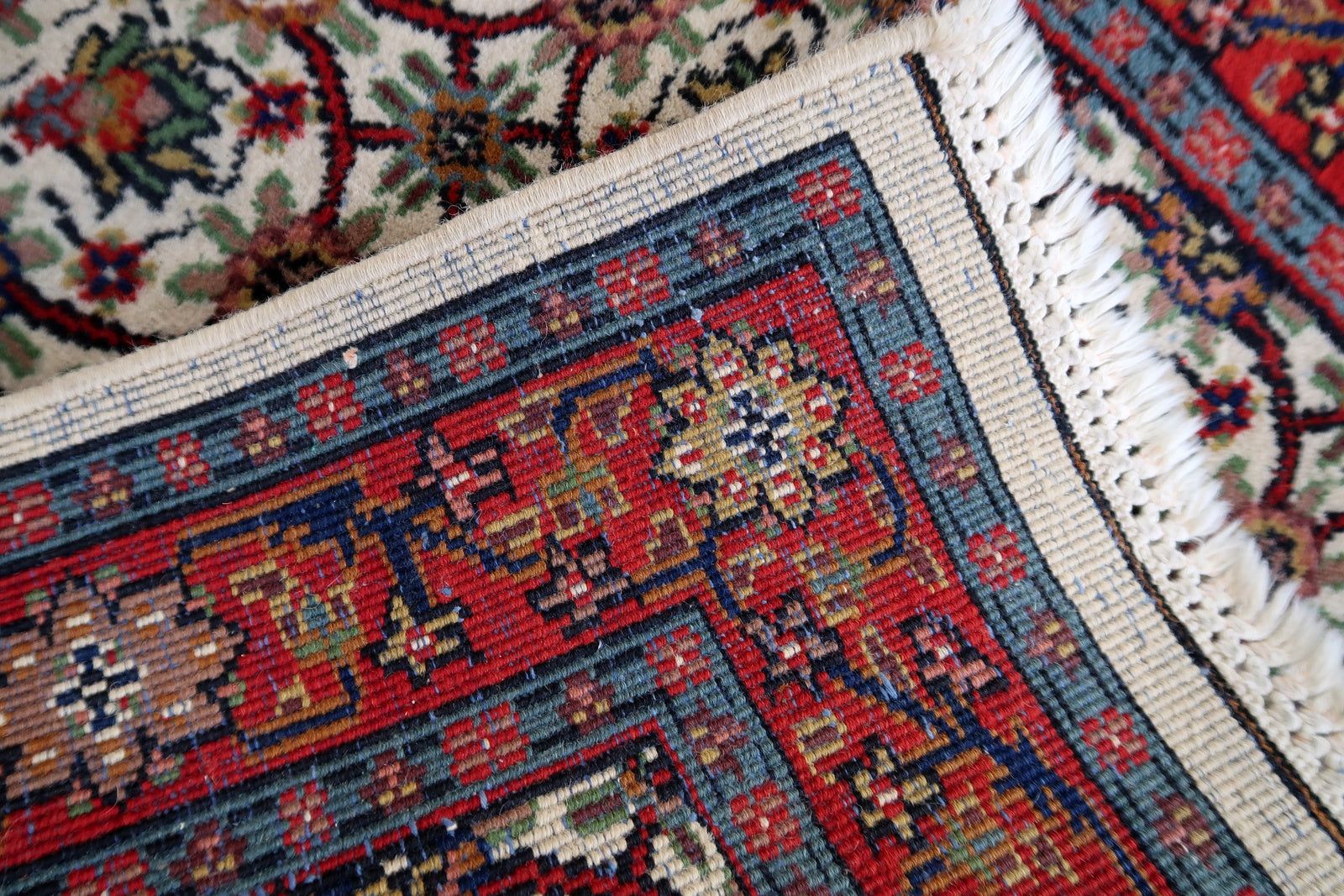 Handmade vintage Indian Mahal rug in all-over design. The rug is from the end of 20th century, it is in original good condition. The rug has been made in India but with Persian Mahal design.