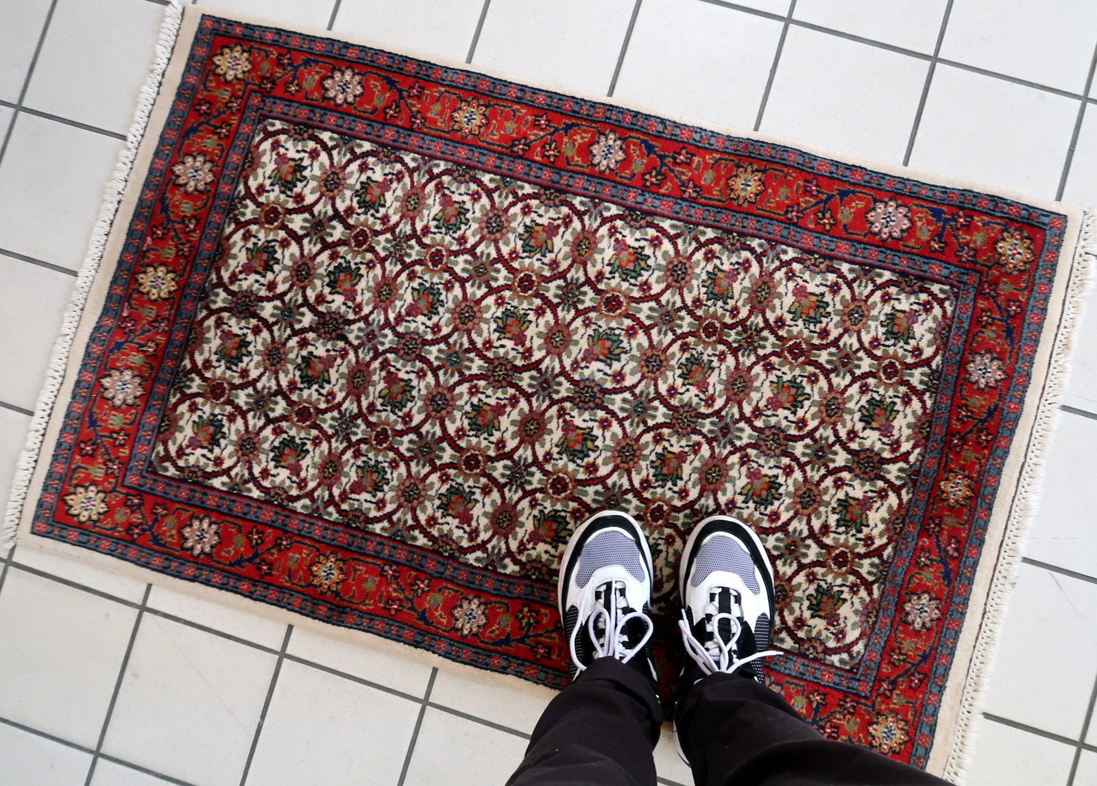 Handmade vintage Indian Mahal rug in all-over design. The rug is from the end of 20th century, it is in original good condition. The rug has been made in India but with Persian Mahal design.