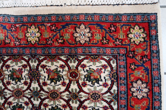 Handmade vintage Indian Mahal rug 1970s