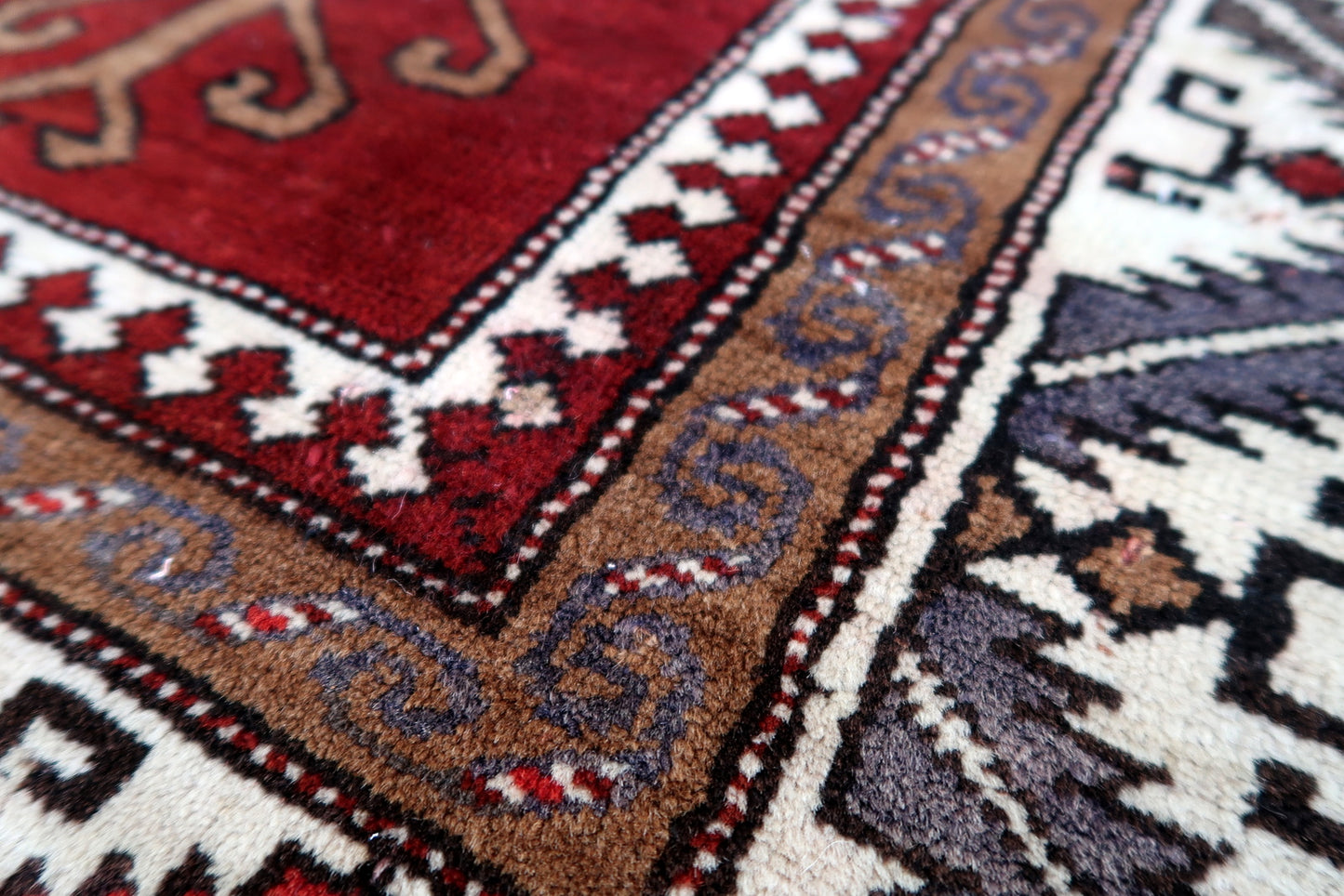 Handmade vintage Caucasian Kazak rug 5.9' x 8.2' (181cm x 251cm) 1940s - 1C921