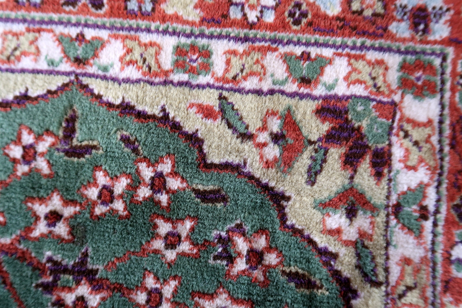 Vintage Indian rug with Qum garden design. This rug is from the end of 20th century in original good condition. 