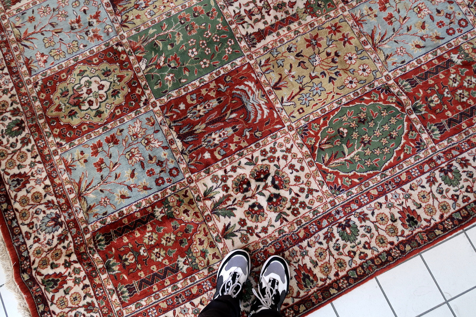 Vintage Indian rug with Qum garden design. This rug is from the end of 20th century in original good condition. 