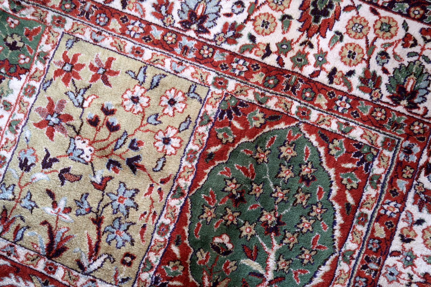Vintage Indian rug with Qum garden design. This rug is from the end of 20th century in original good condition. 