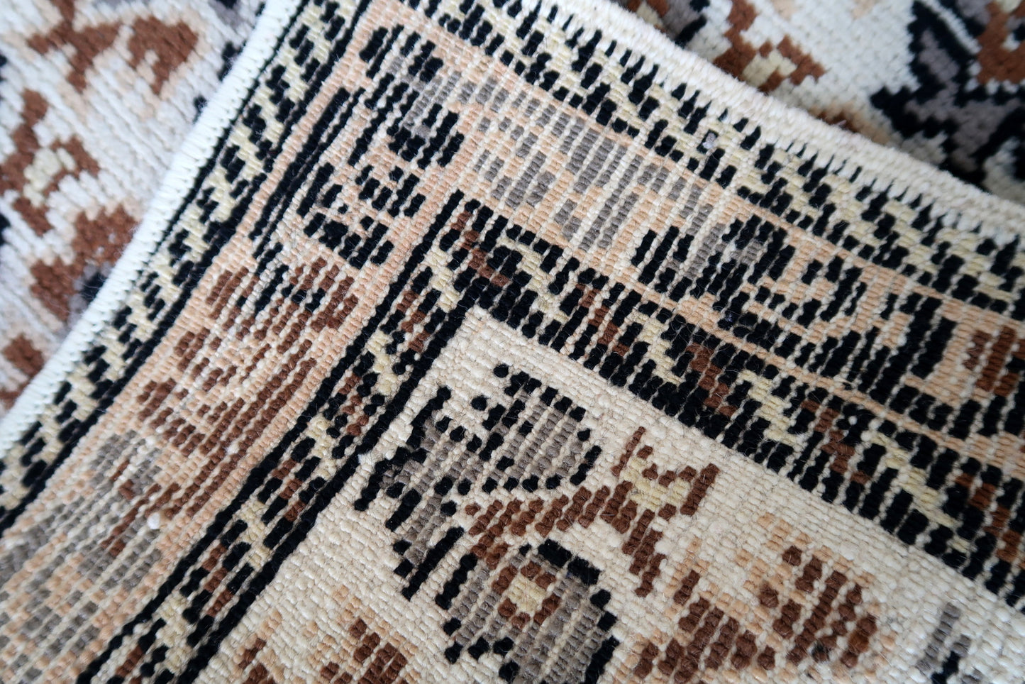 Vintage French Savonnerie rug in sky beige color. The rug has been made in wool in the end of 20th century. It is in original good condition.