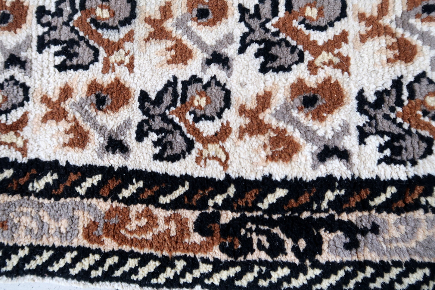 Vintage French Savonnerie rug in sky beige color. The rug has been made in wool in the end of 20th century. It is in original good condition.