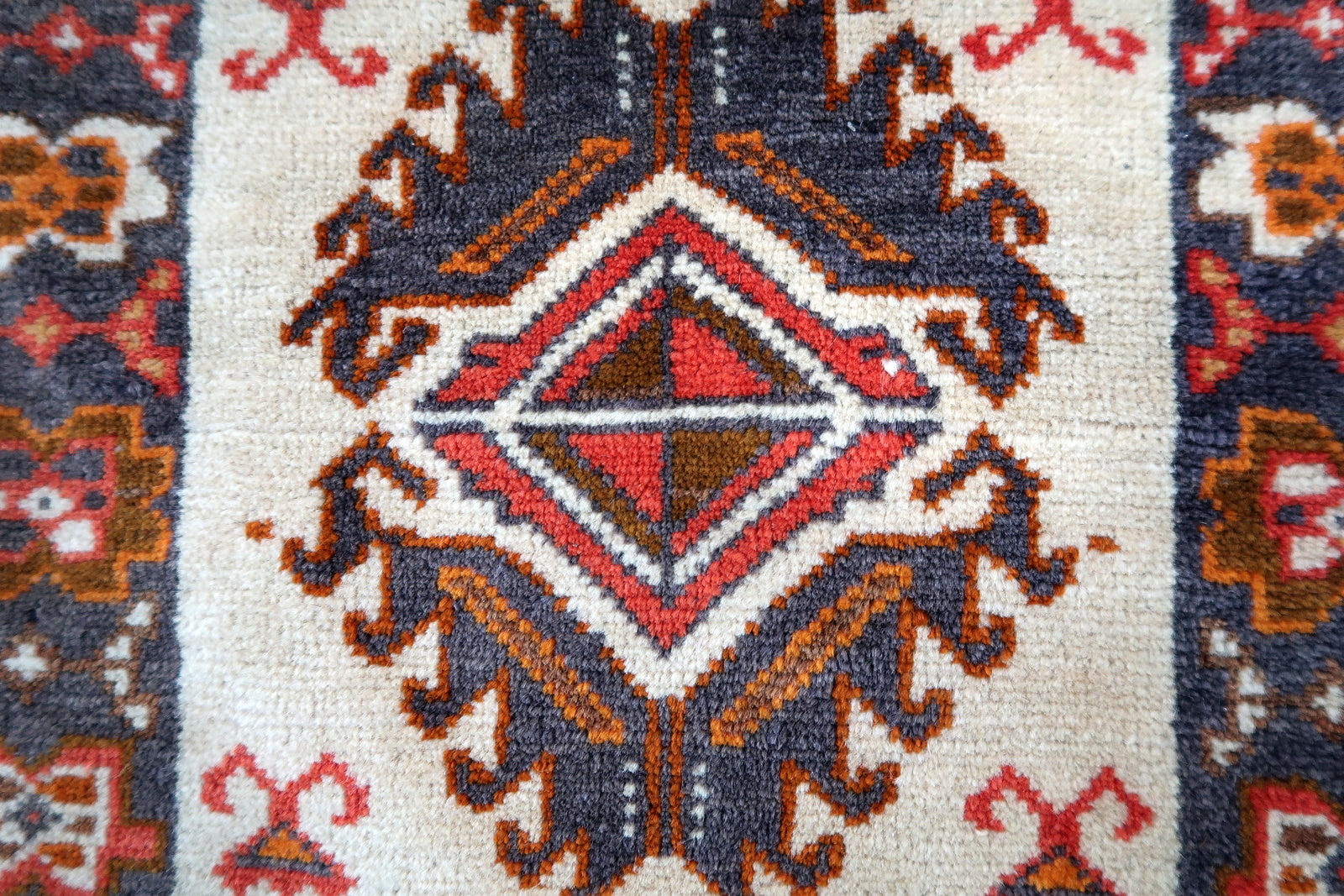 Handmade vintage Turkish salt bag in beige and grey colors. The bag is from the end of 20th century in original good condition. This kind of woolen bags were made for keeping safe the salt, grains and etc.