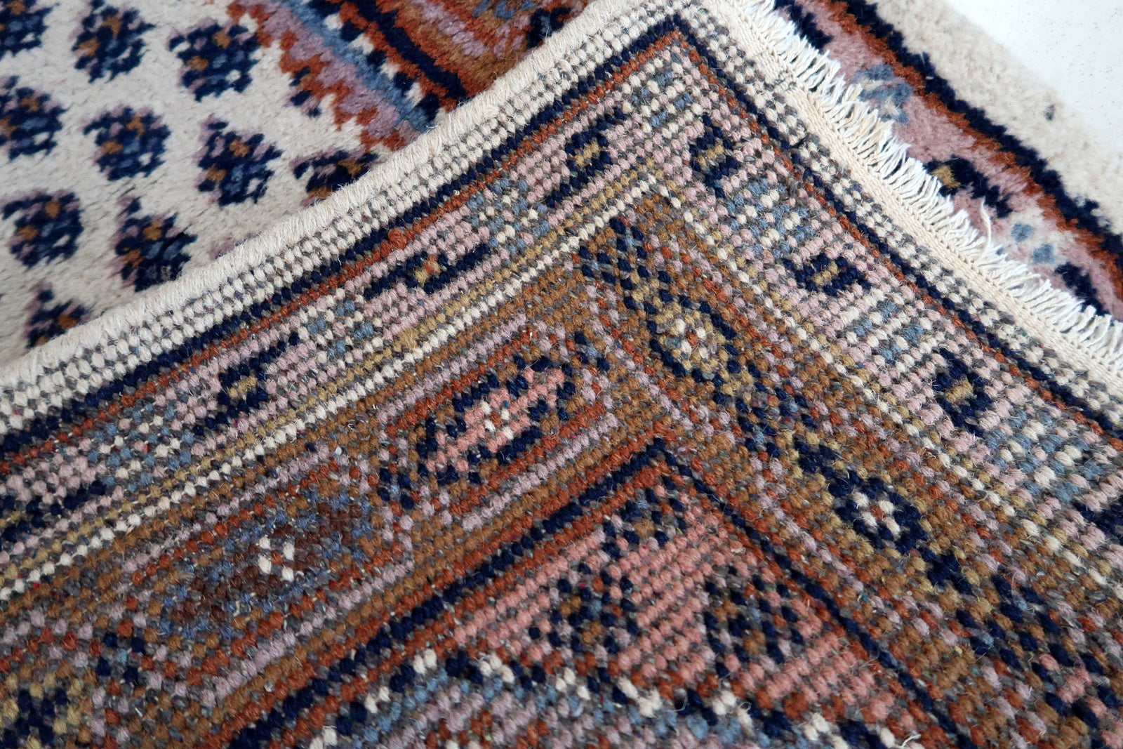 Handmade vintage Indian Seraband rug in original good condition. The rug has been made in traditional pattern, it is from circa1970s. 